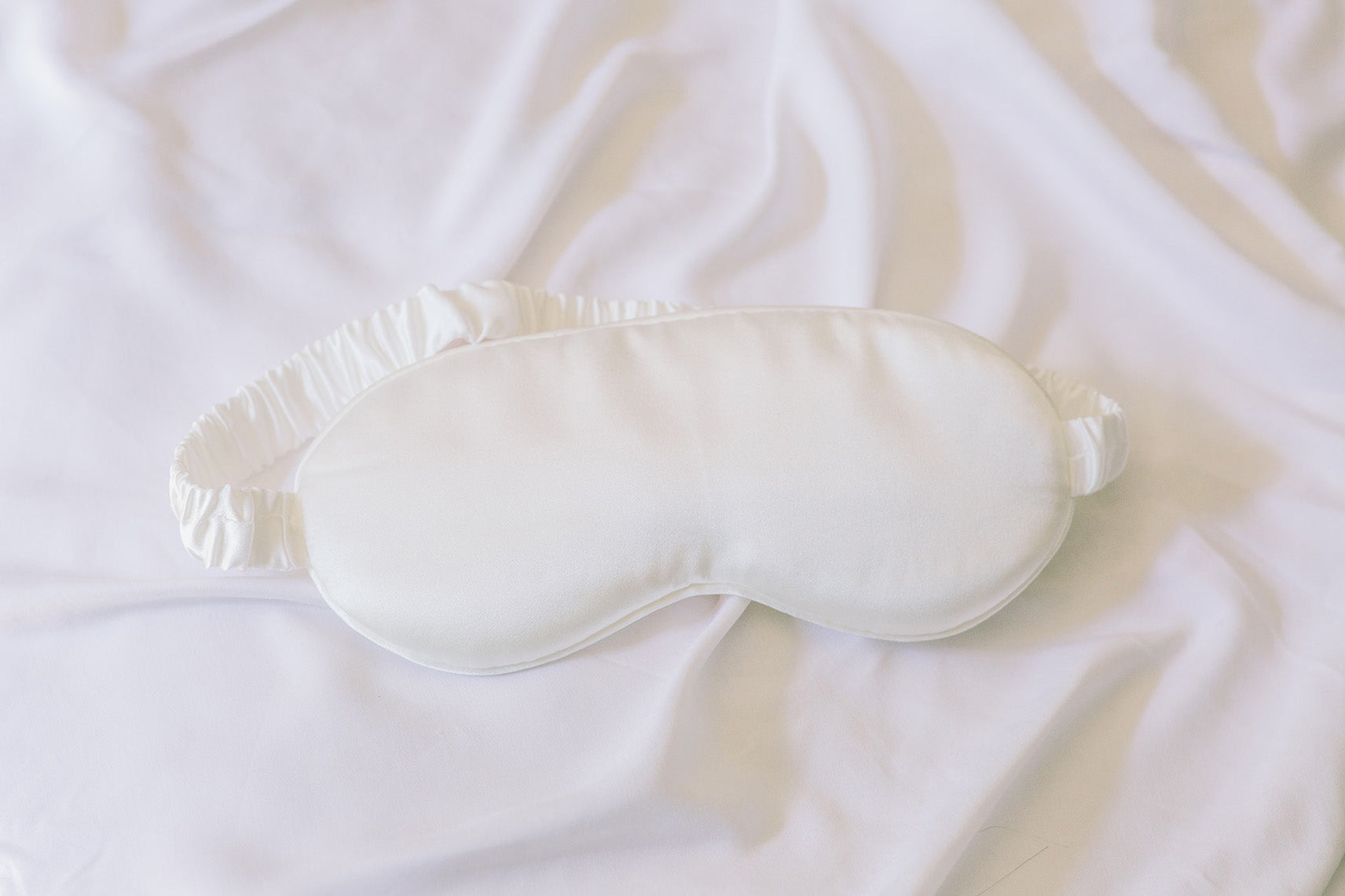 Luxury Silk Sleep Mask for Women & Men - Soft & Breathable Eye Mask for Sleeping, Travel & Relaxation - Blackout Blindfold for Better Sleep & Meditation
