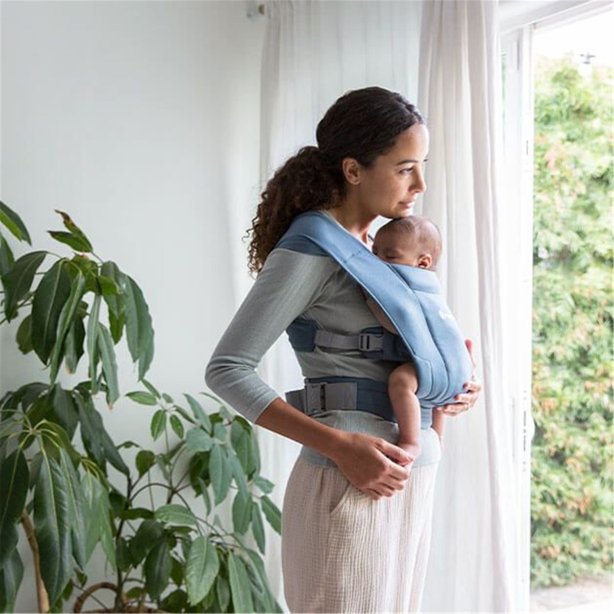Ergobaby Embrace Baby Carrier - Soft & Comfortable Infant Carrier for Newborns to Toddlers, Oxford Blue - Perfect for Hands-Free Parenting, Shopping & Outdoor Adventures