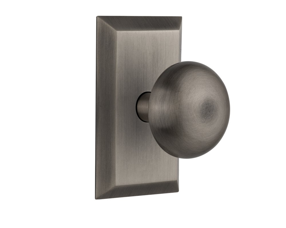 Vintage Style Studio Plate & Round Door Knob Set - Antique Brass New York Inspired Hardware for Home Interior Doors - Perfect for Farmhouse, Cottage & Victorian Style Decor