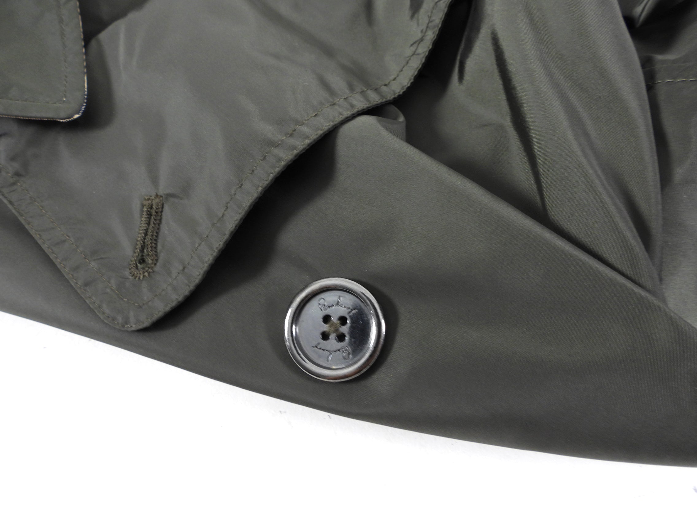 Burberry Dark Green Lightweight Nylon Trench Coat for Women - Size IT46 / US 10 - Classic Waterproof Outerwear for Fall & Winter Fashion