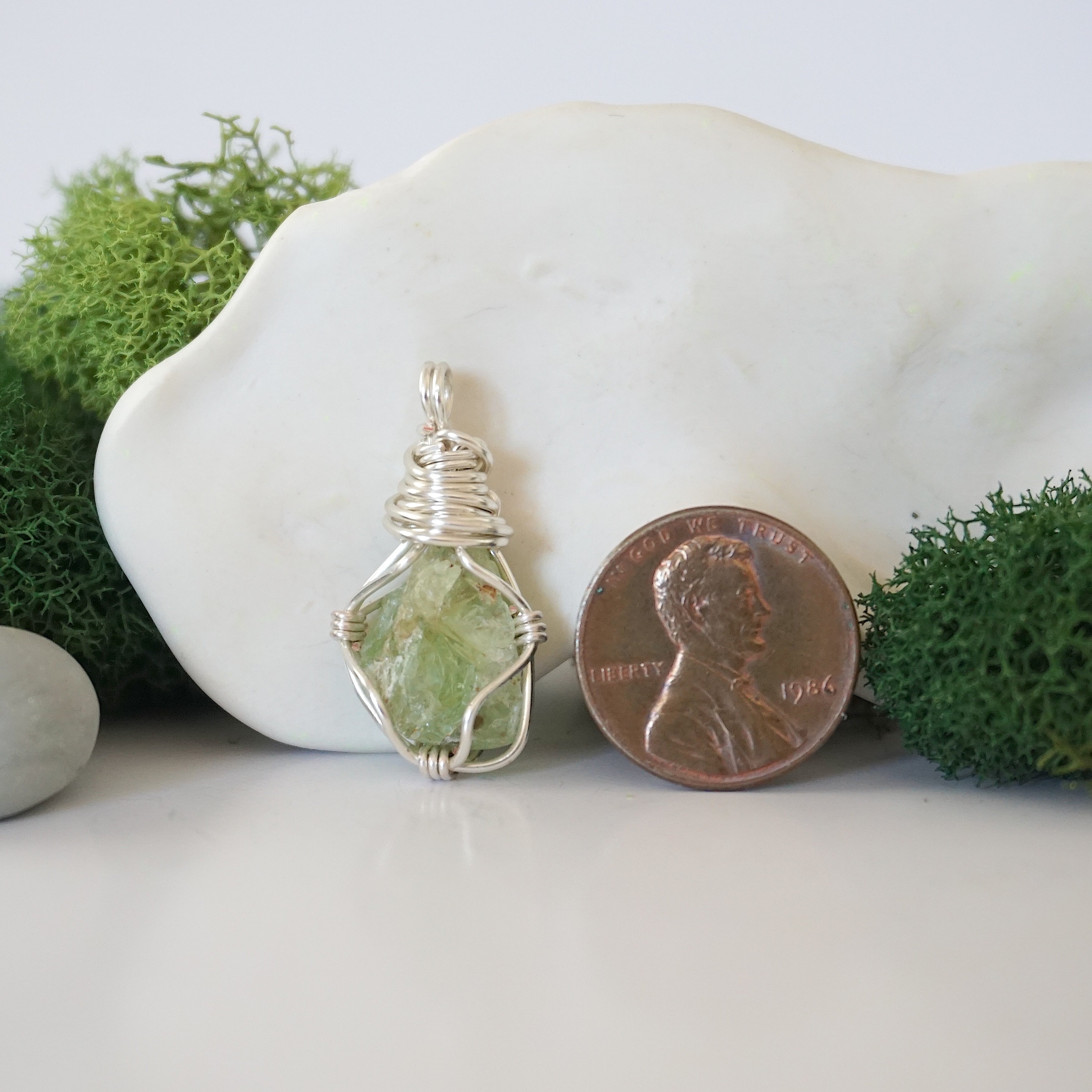 Peridot Birthstone Necklace - Dainty August Crystal Pendant Jewelry for Women - Perfect Gift for Birthday, Anniversary & Everyday Wear