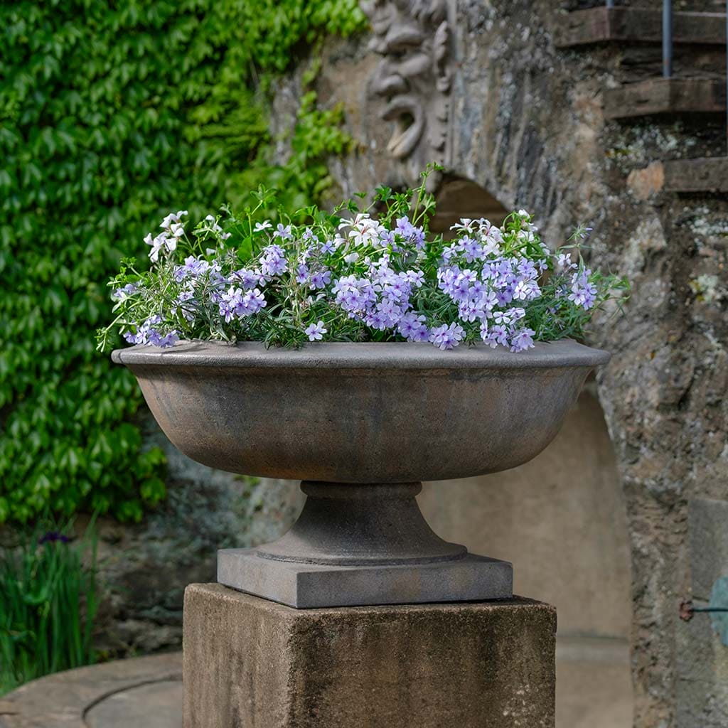 Campania International Apsley Large Urn - Classic Garden Planter for Outdoor Decor, Patio, and Landscaping | Perfect for Flowers, Plants, and Decorative Displays