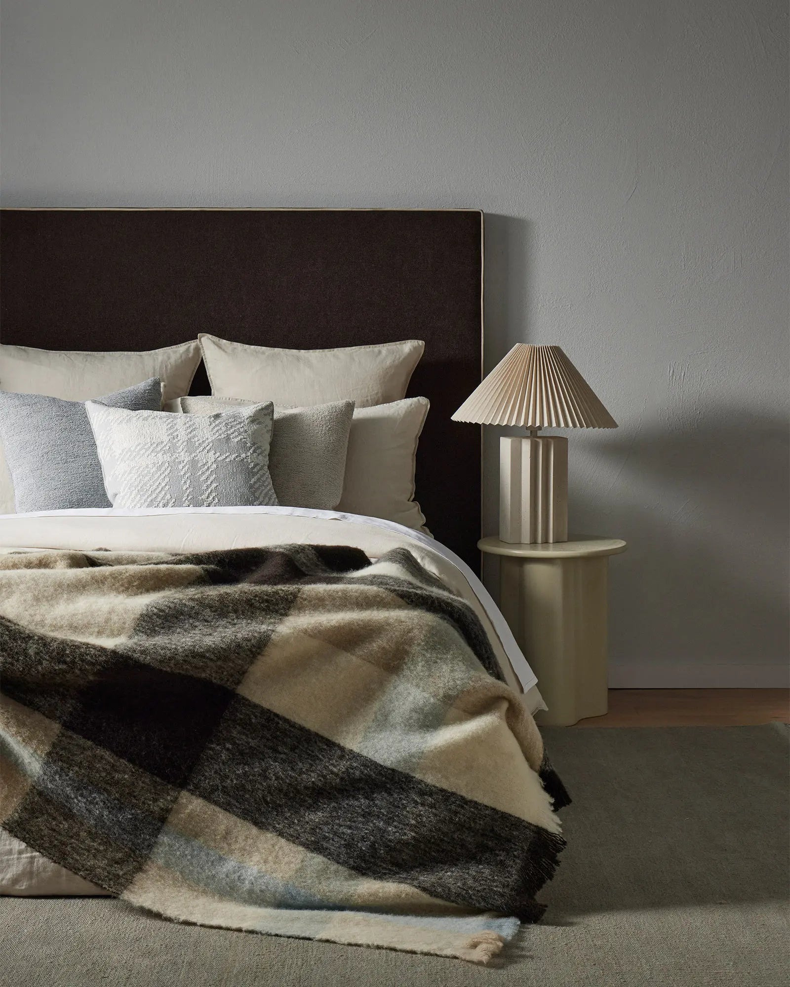 Kinloch Throw Cocoa - Premium Hot Chocolate Mix for Cozy Nights | Perfect for Winter Evenings, Gifts & Relaxation at Home