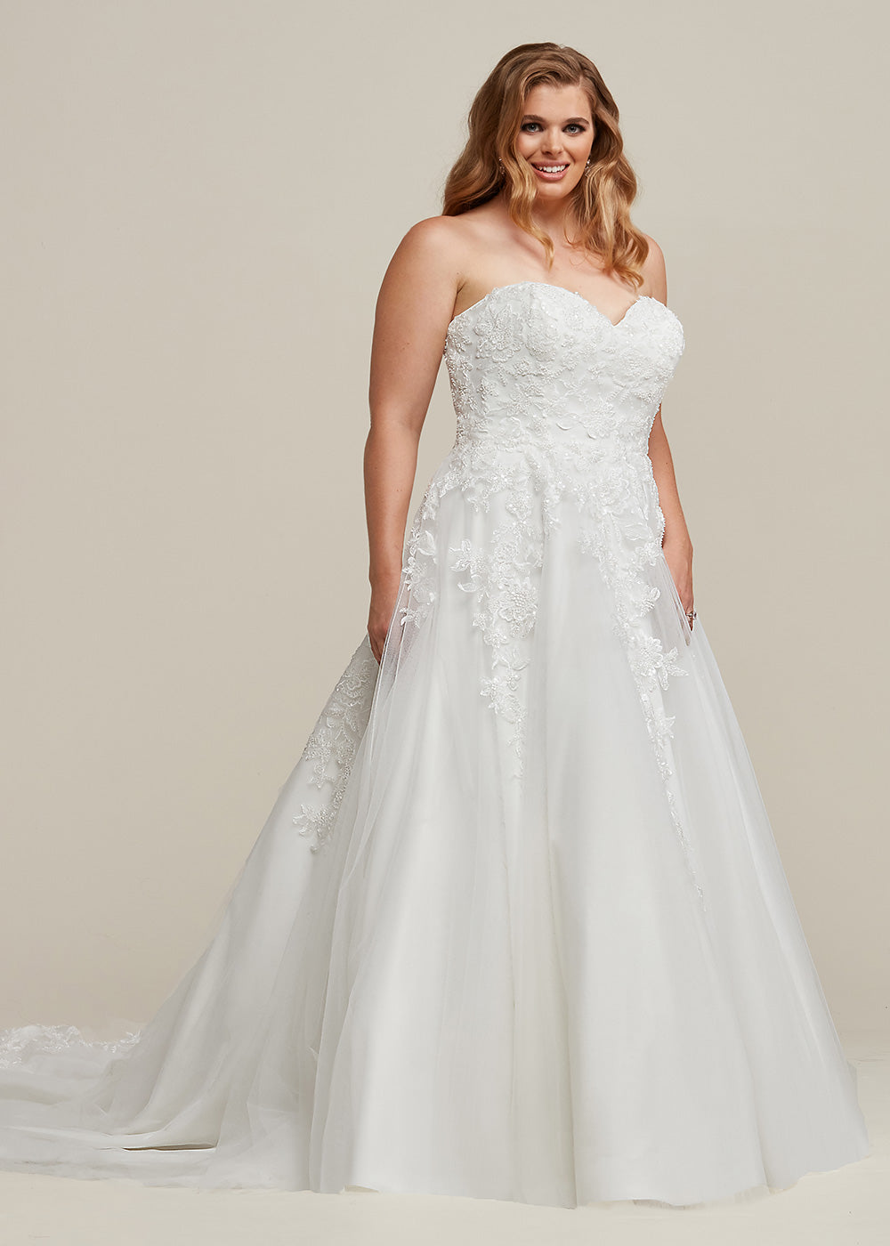 Elegant London Strapless Sweetheart Lace and Tulle Ball Gown Wedding Dress for Brides - Perfect for Formal Events, Prom, and Evening Galas