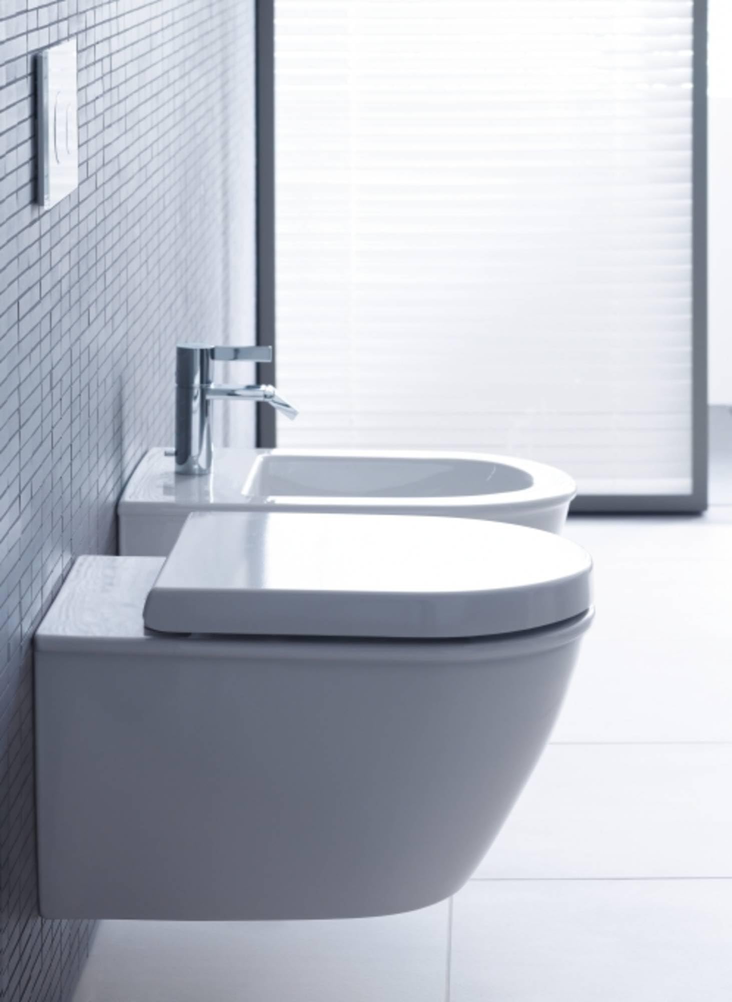 Duravit 006989 White Small Toilet Seat - Soft Close, Durable & Easy to Install for Bathroom, Powder Room & RV Use