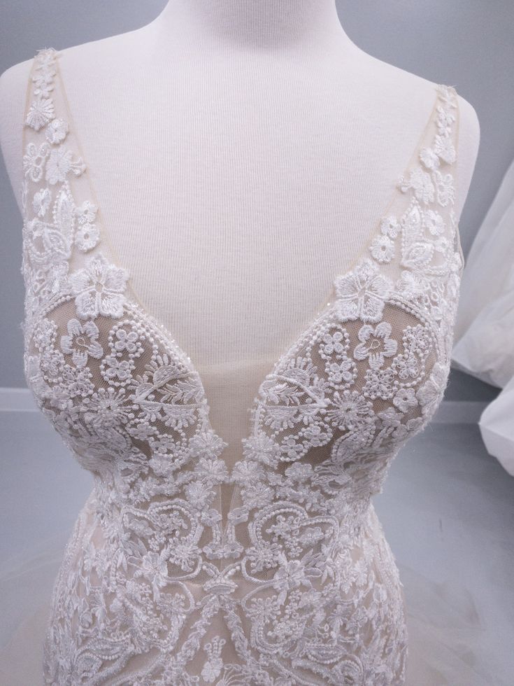 Enzoani Olinda Wedding Gown - Elegant Lace Bridal Dress for Bride, Perfect for Church Ceremony & Formal Reception