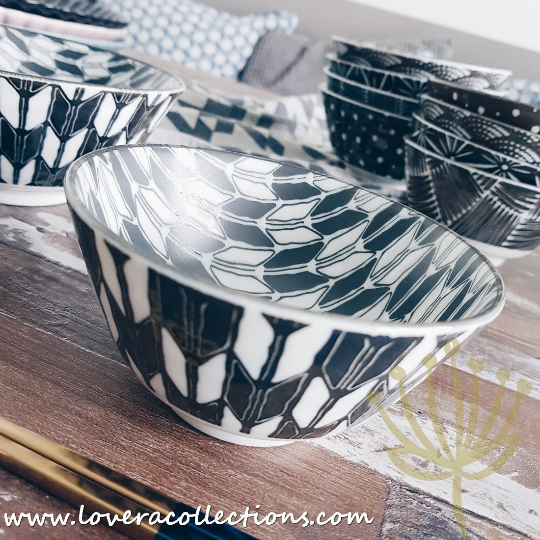 Awasaka Black & White Modern ARROWS Dinnerware Set - 16-Piece Porcelain Plates, Bowls & Mugs - Elegant Tableware for Dinner Parties, Restaurants & Home Decor (60% Off Limited Time Sale)