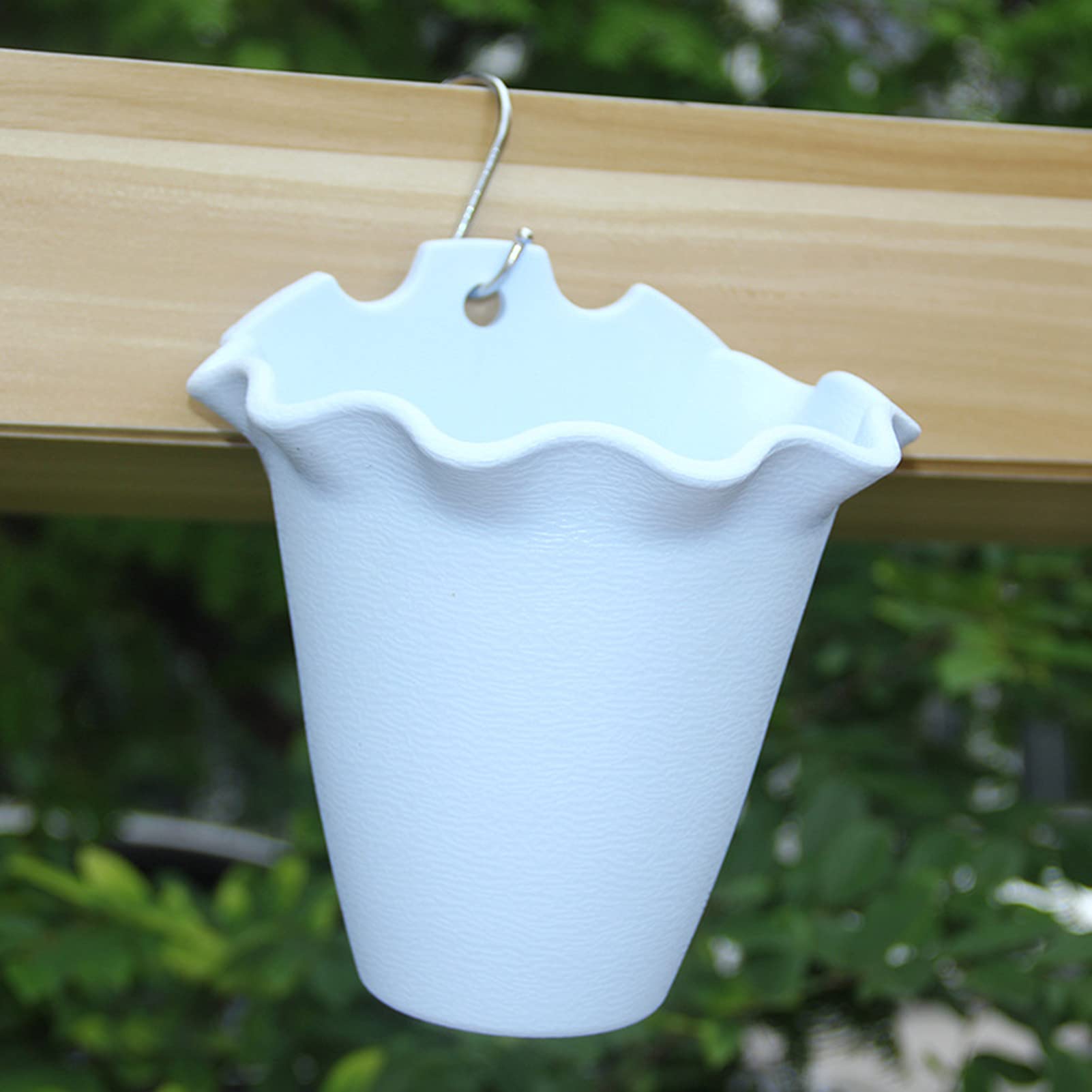 Breathable Ruffled Edge Plastic Hanging Flower Pots - Wall Mounted Planters for Outdoor Gardens, Balconies & Patios (Blue) - Perfect for Herbs, Succulents & Small Flowers