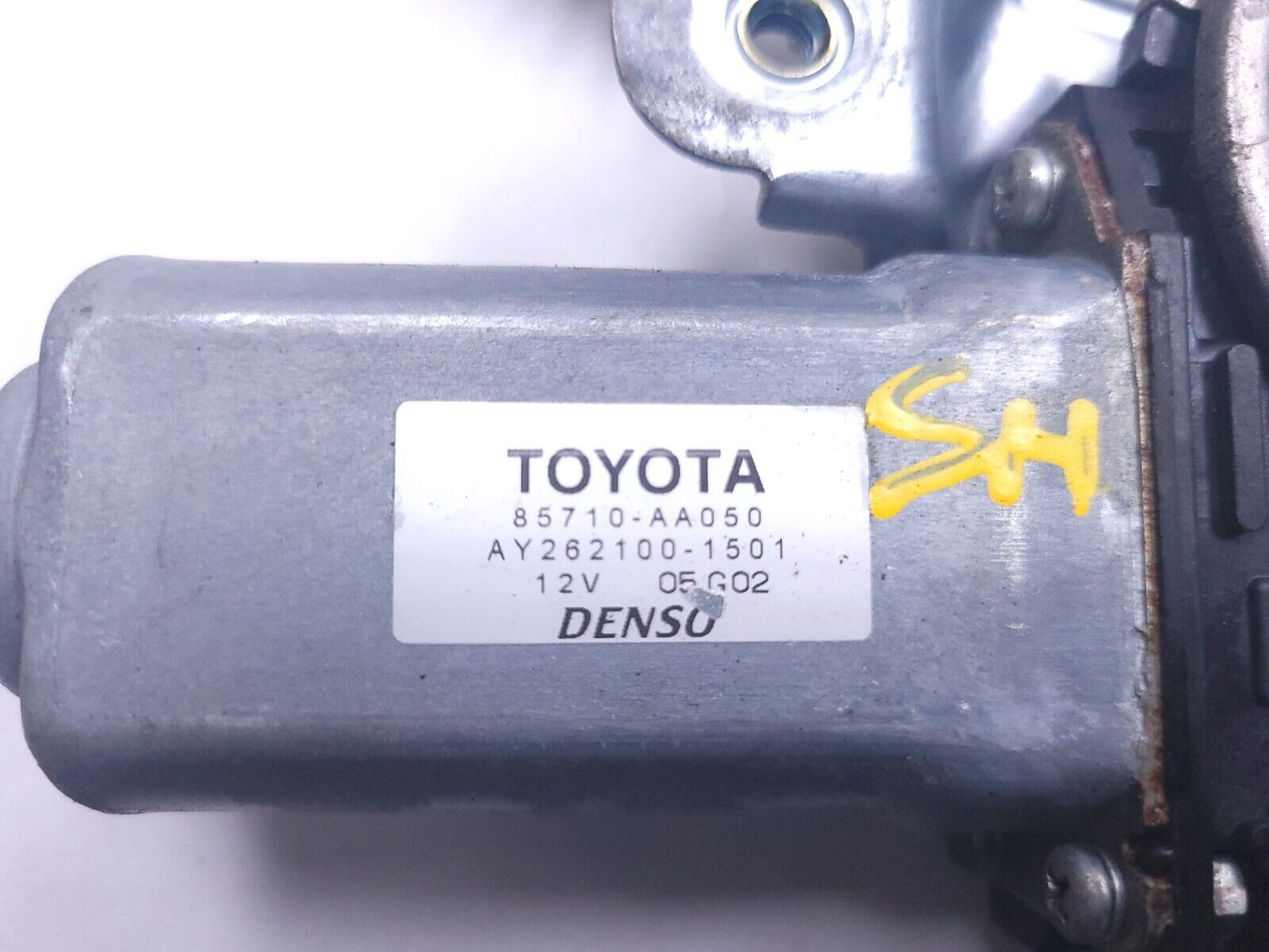 2003-2008 Toyota Corolla Front Right Passenger Side Window Regulator Motor - OEM Replacement Part for Smooth Power Window Operation - Perfect for DIY Auto Repairs & Window Mechanism Replacement