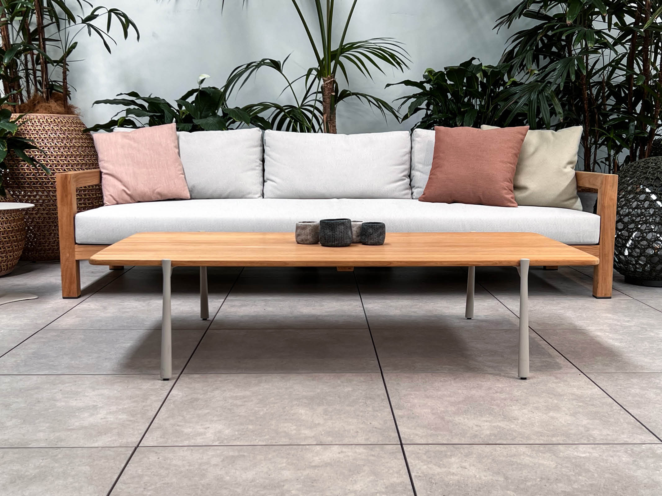 Ariki Sofa - Modern Comfortable Couch for Living Room, Lounge & Home Theater - Soft Fabric Upholstery, Sturdy Frame, Easy Assembly