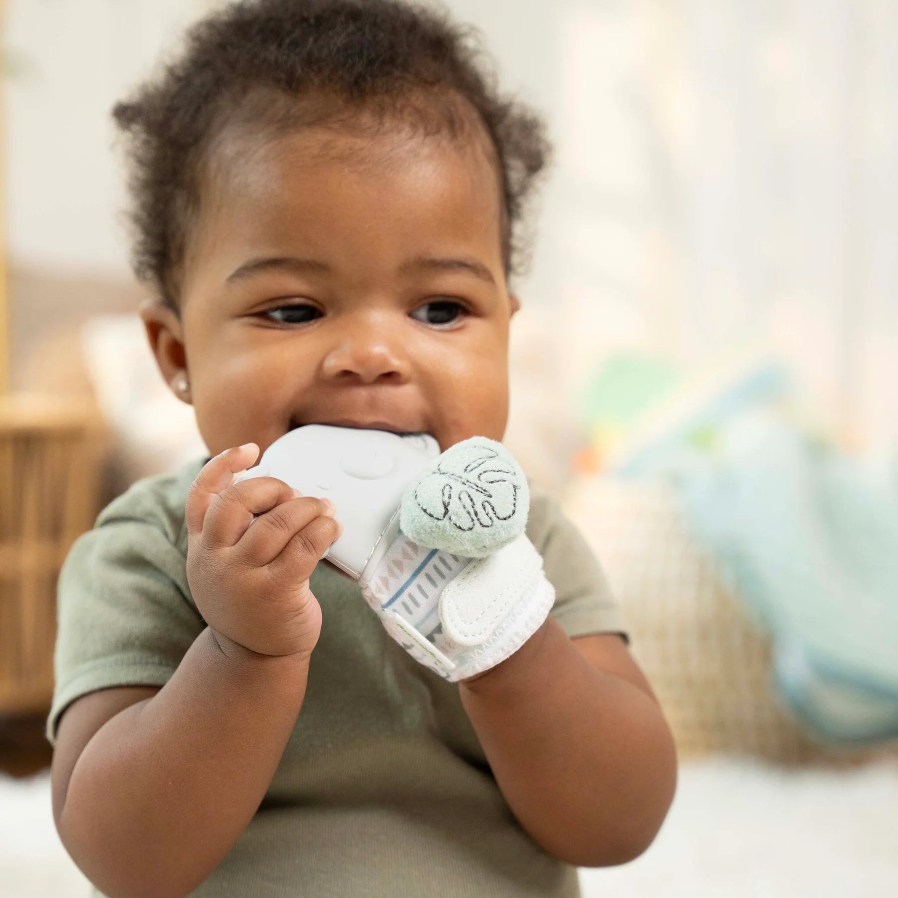 Ingenuity Van the Elephant Baby Teething Mitt & Rattle - Soothing Teether Toy for Infants, Soft Chewable Mitten with Rattle Sound for Newborns & Toddlers - Perfect for Teething Relief, Sensory Play & On-the-Go Comfort