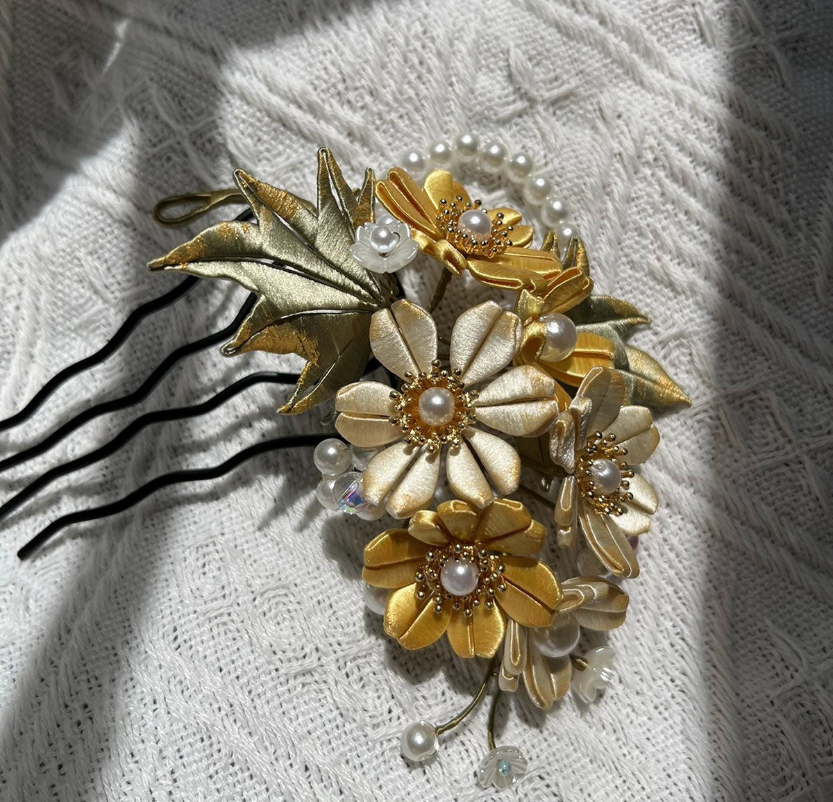 Handmade Daisy Silk Hairpin - Elegant Floral Hair Accessory for Women | Perfect for Weddings, Parties & Everyday Wear