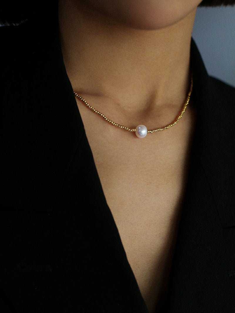 Elegant Shiny Passepartout Freshwater Pearl Necklace in Gold - Perfect for Weddings, Parties & Special Occasions
