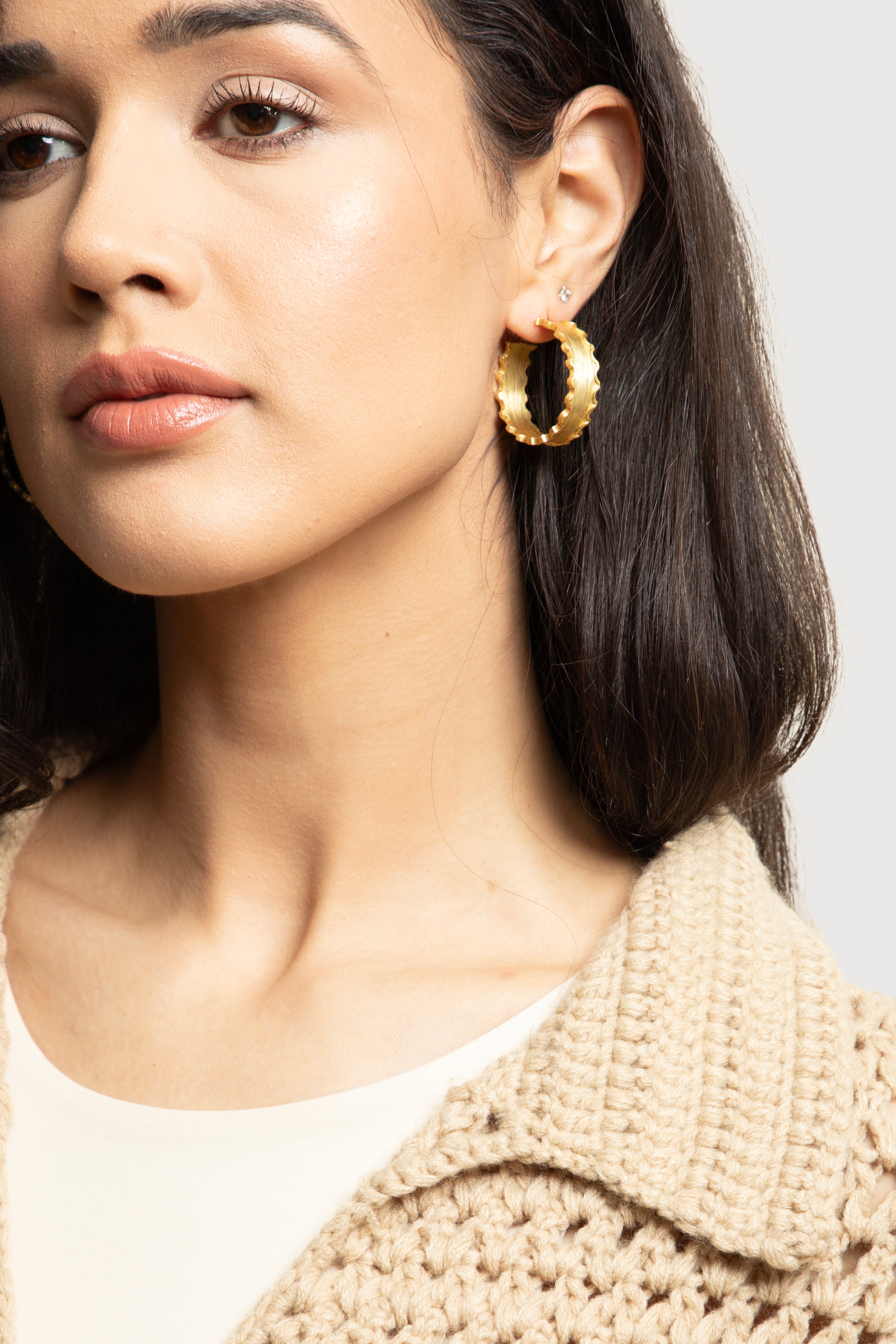 Elegant Scalloped Hoop Earrings for Women - 14K Gold Plated Dainty Huggie Earrings - Perfect for Everyday Wear, Date Night & Special Occasions