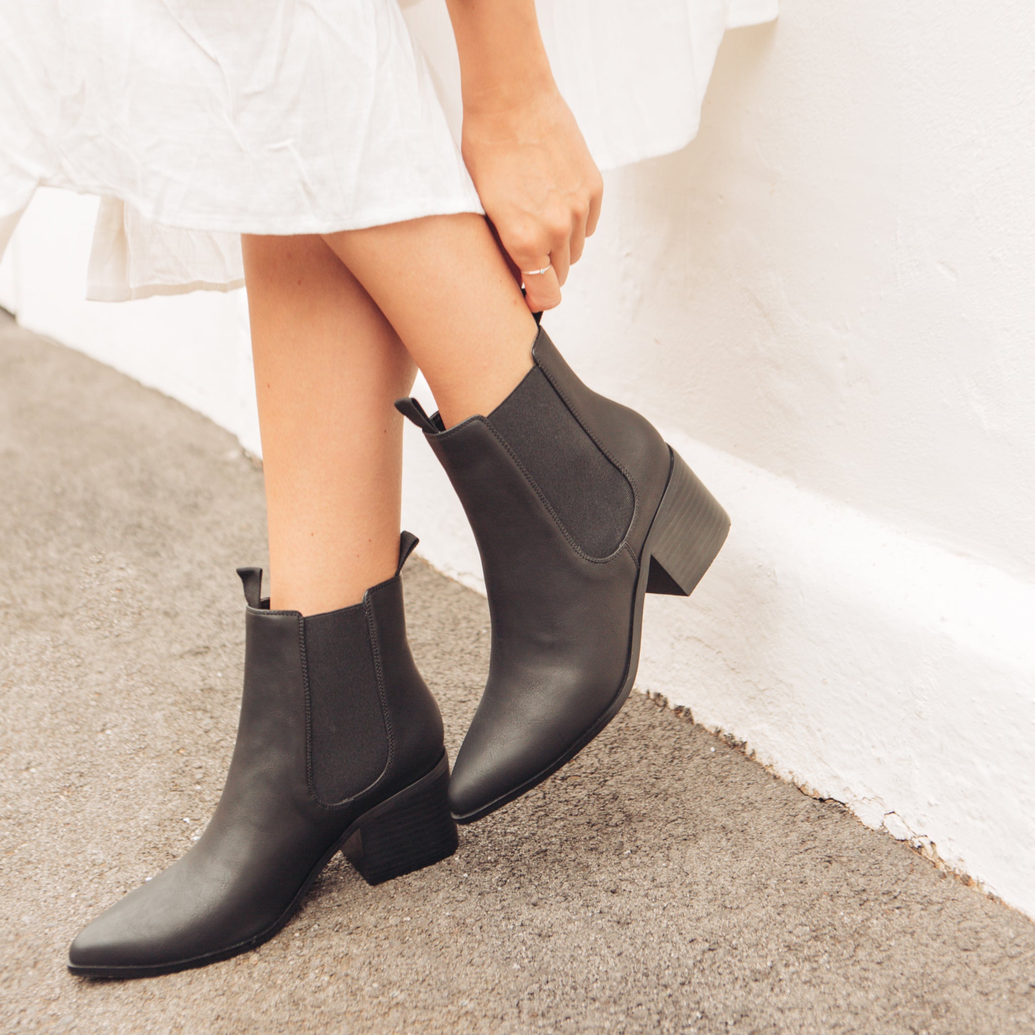 Stylish Filo Chelsea Ankle Boots in Black Softee Leather - Perfect for Women's Casual Outfits & Fall Fashion