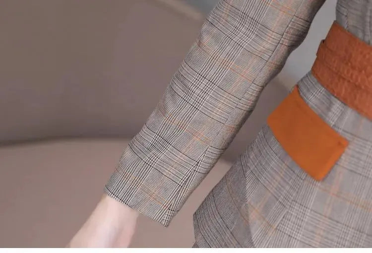 Stylish Women's Plaid Capri Pantsuit Set - Trendy Casual Outfit for Work, Travel & Everyday Wear