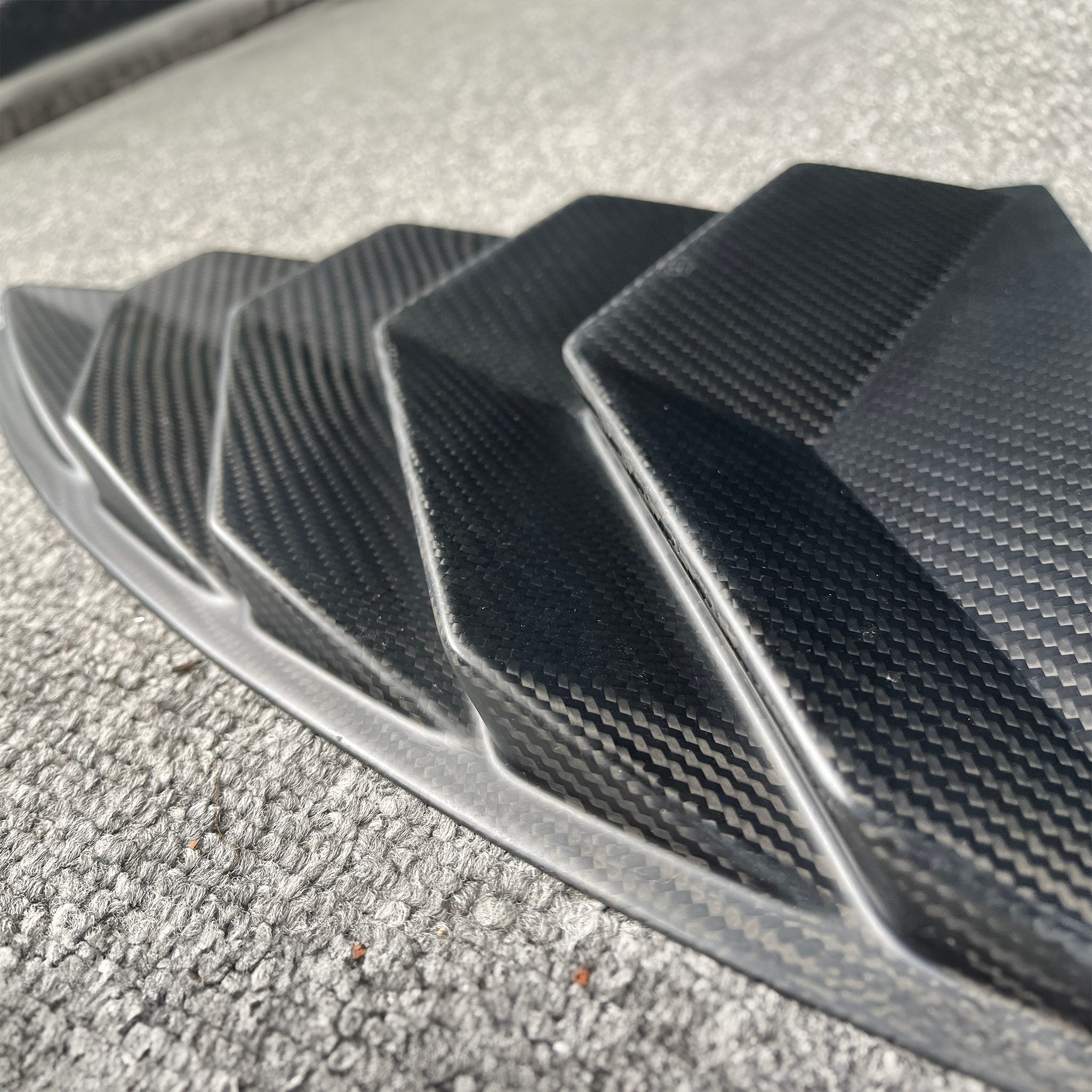 Premium Real Carbon Fiber Rear Side Window Louvers for Tesla Model Y 2020-2025 | High-Performance Aerodynamic Racing Design | Enhances Style & Vehicle Aerodynamics | Perfect for Car Enthusiasts & Street Racing