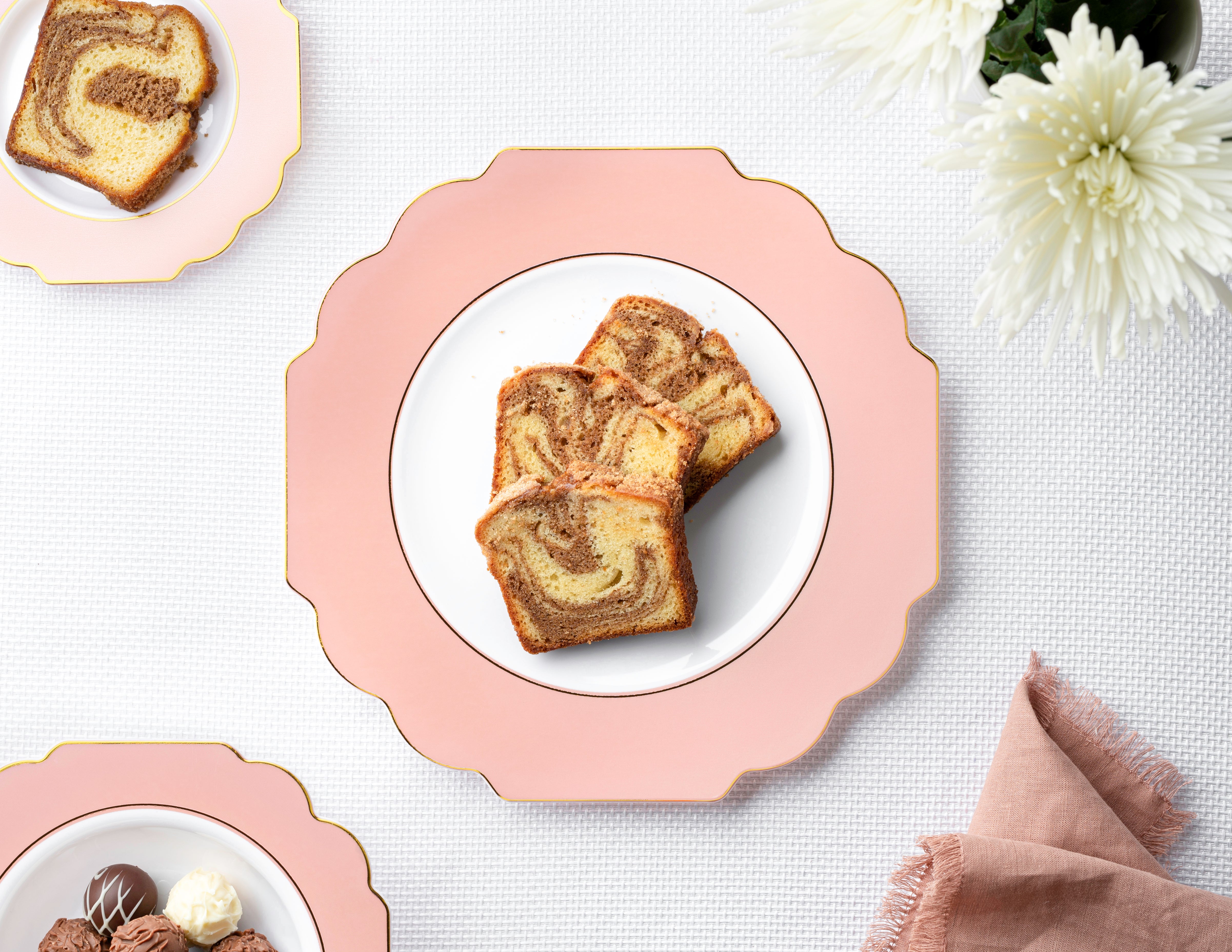 10-Pack Pink and Gold Rim Plastic Plates - Elegant Disposable Dinnerware for Parties, Weddings & Special Events