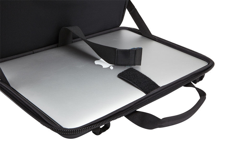 Thule Gauntlet 3.0 13-15 Inch Laptop Sleeve for MacBook Pro/Air - Waterproof Protective Case in Black - Perfect for Travel, Work & School