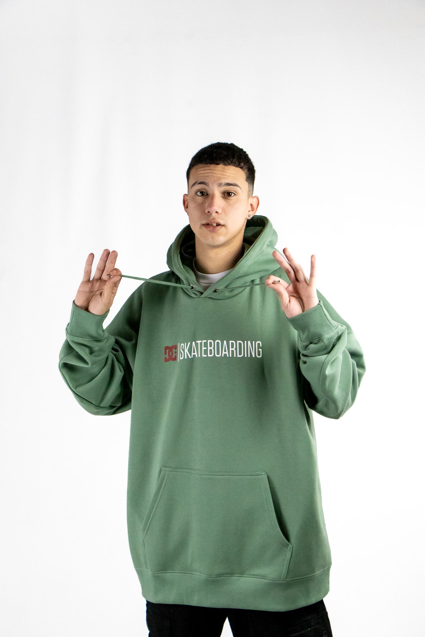DC Men's Minimalist Green Hoodie - Lightweight & Comfortable Kangaroo Pocket Sweatshirt for Casual Wear, Street Style & Outdoor Activities