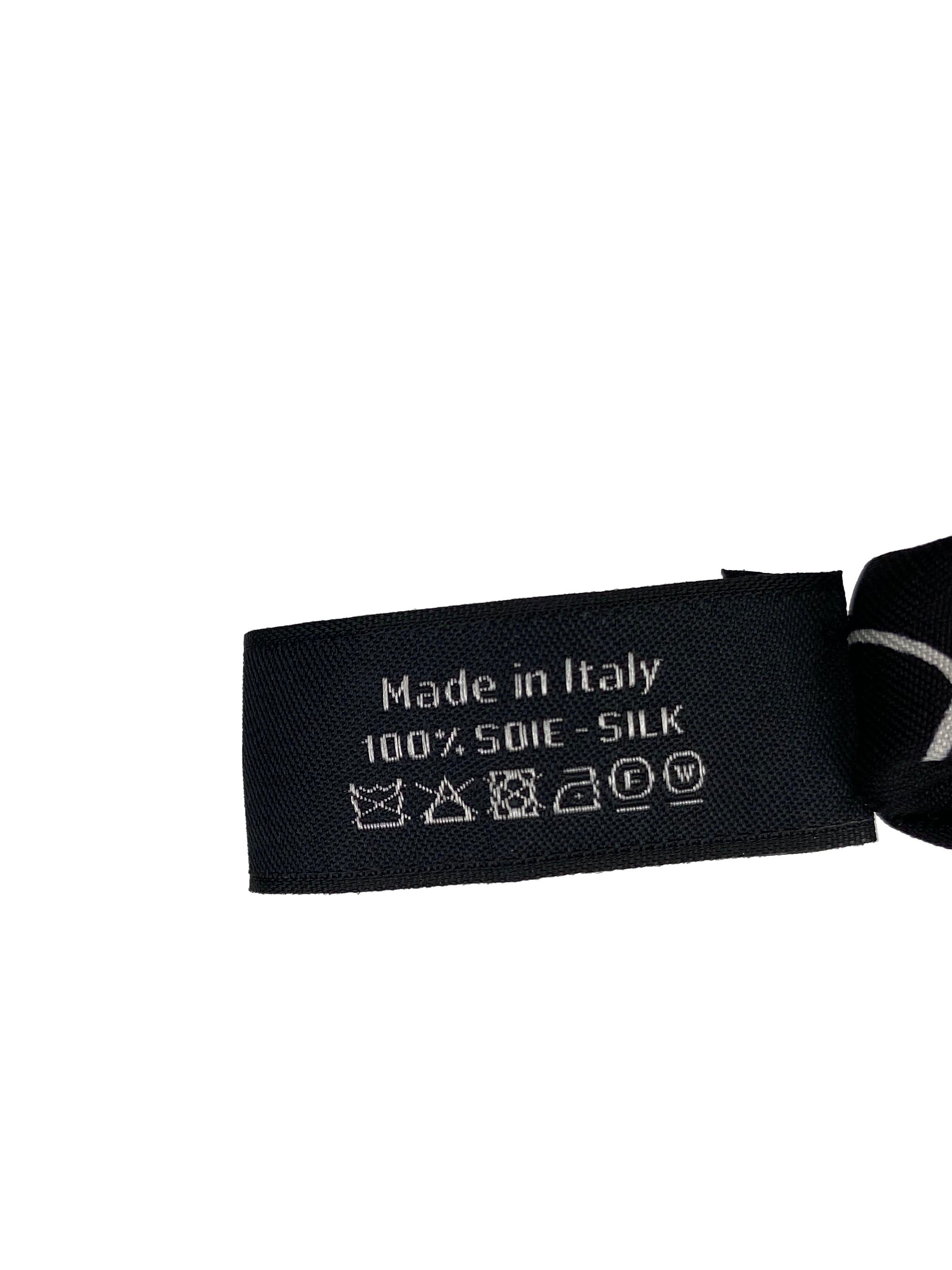 Chanel Black and White Silk Headscarf & Hair Scrunchie Set - Luxury Fashion Accessory for Women, Elegant Head Wrap and Ponytail Holder for Parties, Weddings, and Everyday Style