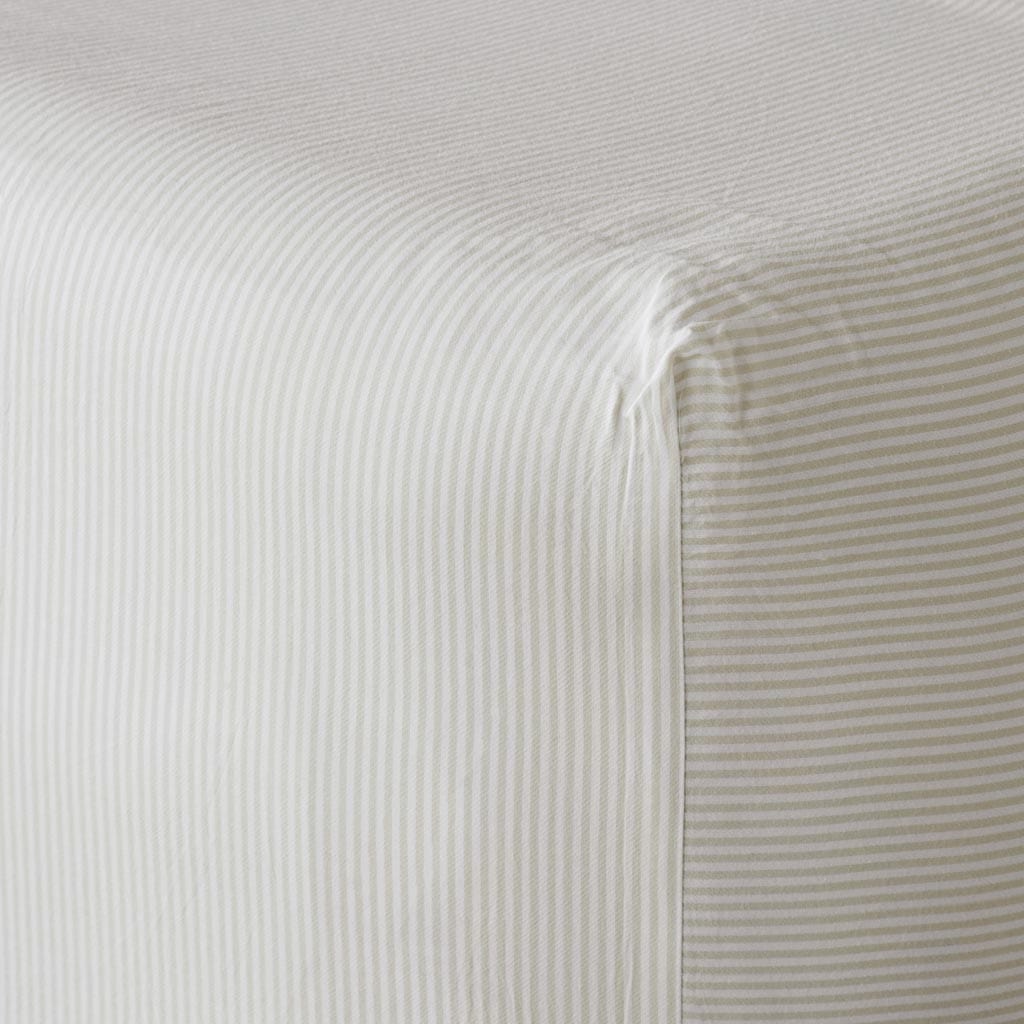 Organic Resort Cotton Fitted Sheet - Soft & Breathable Luxury Bedding for Hotels & Home - Perfect for Master Bedroom, Guest Room & Vacation Homes
