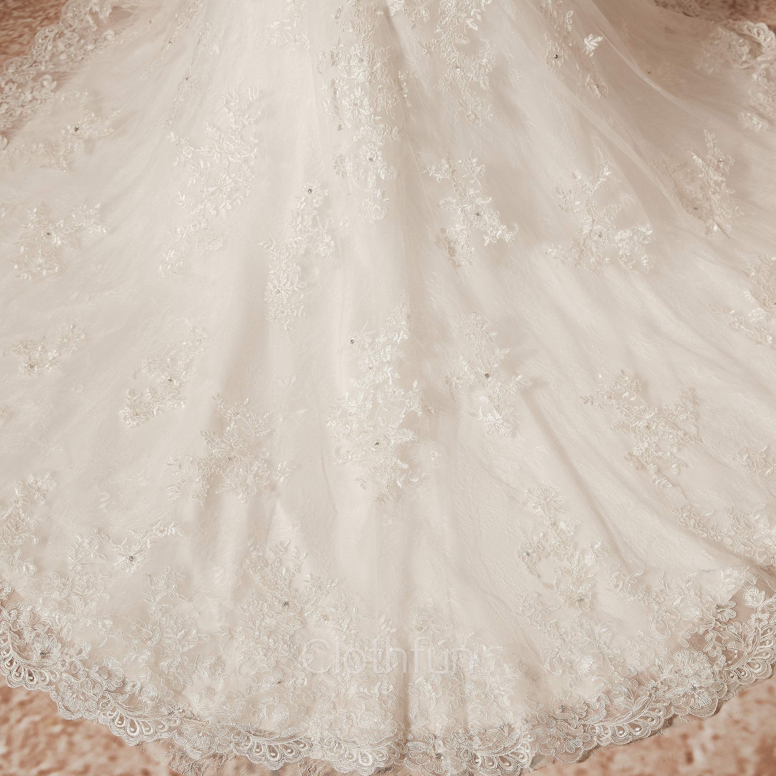 Elegant Lace Mermaid Wedding Dress with Long Sleeves for Bride 2024 - Beach & Destination Wedding Gown | Perfect for Beach Ceremonies, Vow Renewals, and Romantic Photoshoots