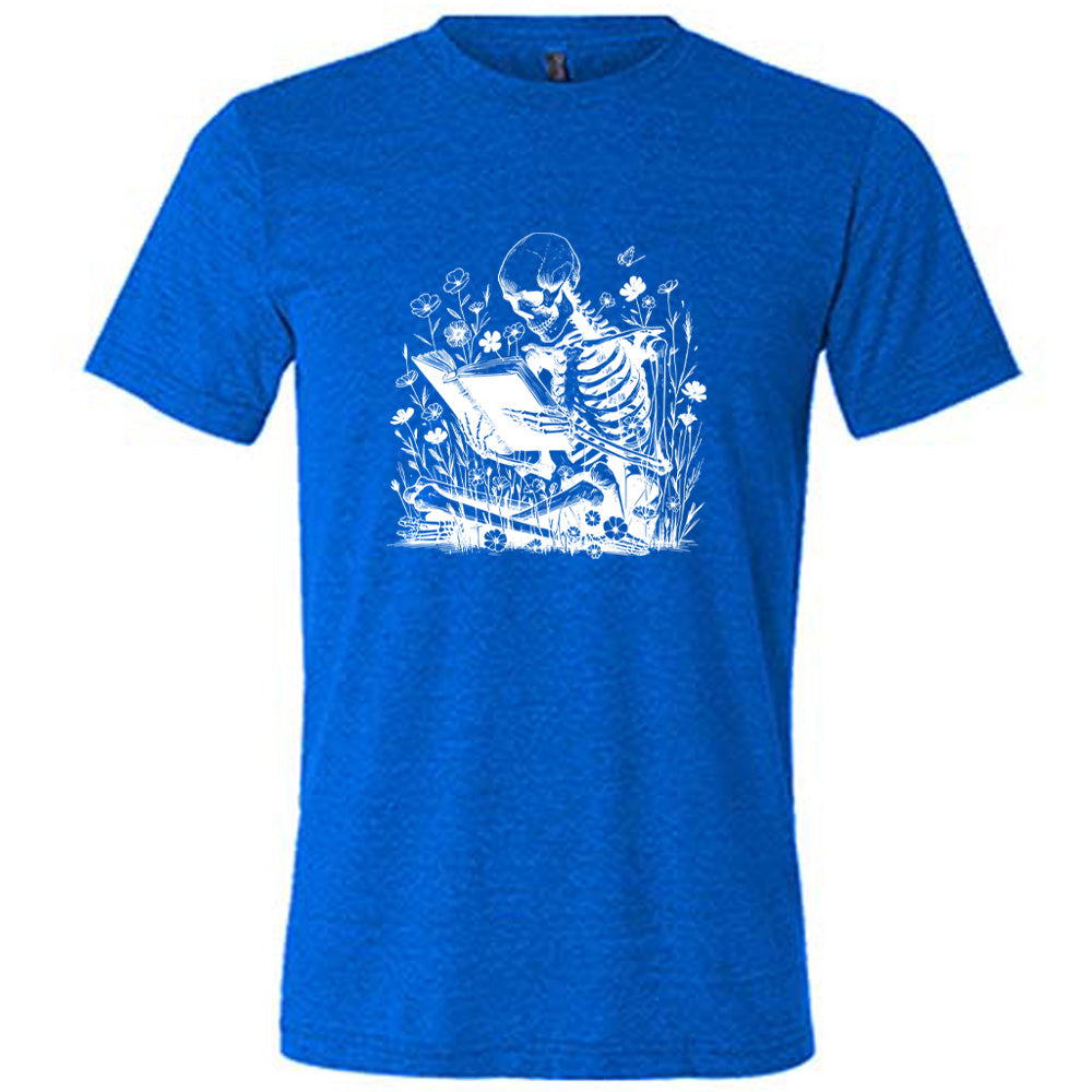 Skeleton Print Reading Shirt - Unisex Graphic Novelty T-Shirt for Book Lovers & Halloween Costume