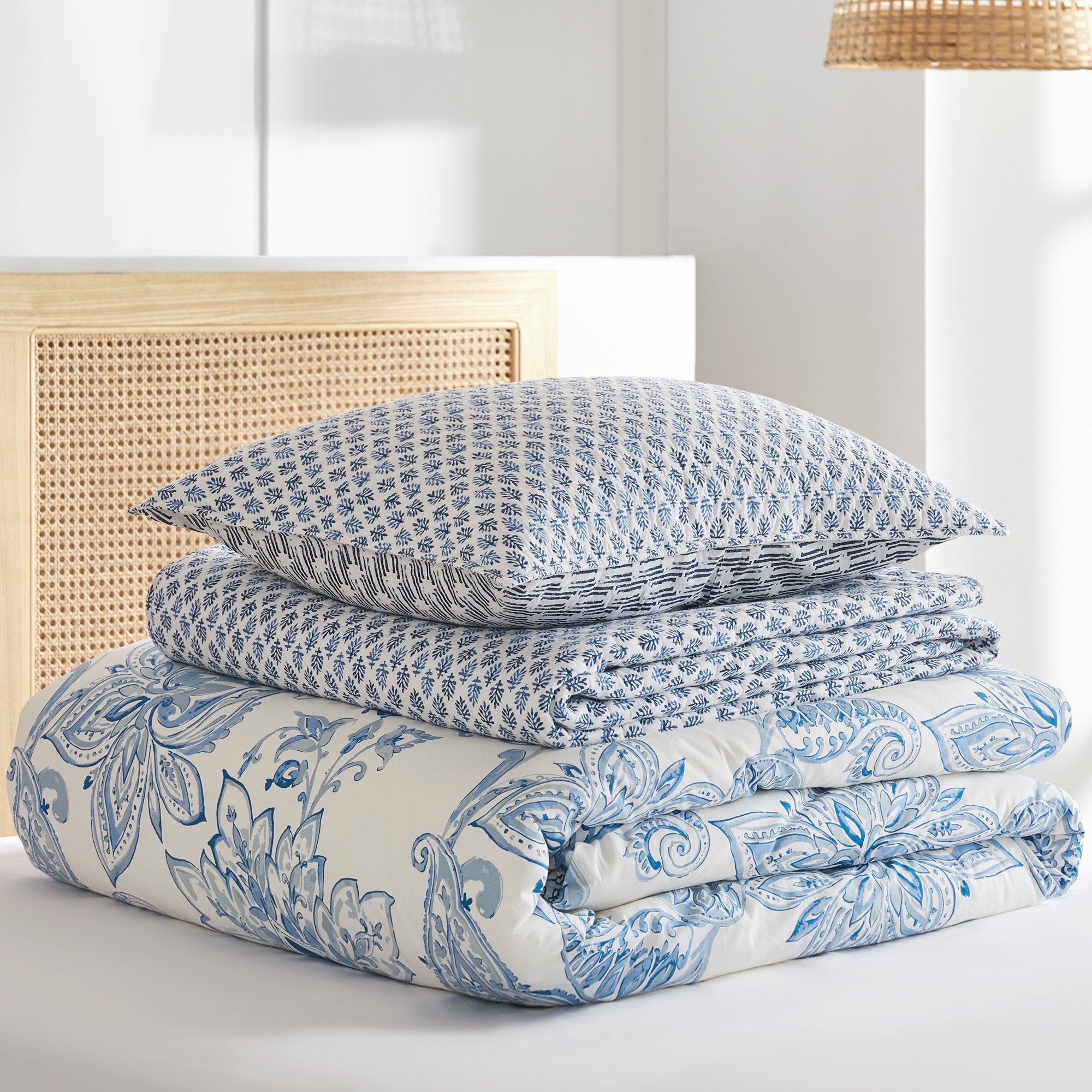 Luxury Aditya Quilt Set - Queen Size Bedding, Soft & Breathable Comforter with Pillow Shams - Perfect for Cozy Nights, Guest Rooms & Winter Warmth