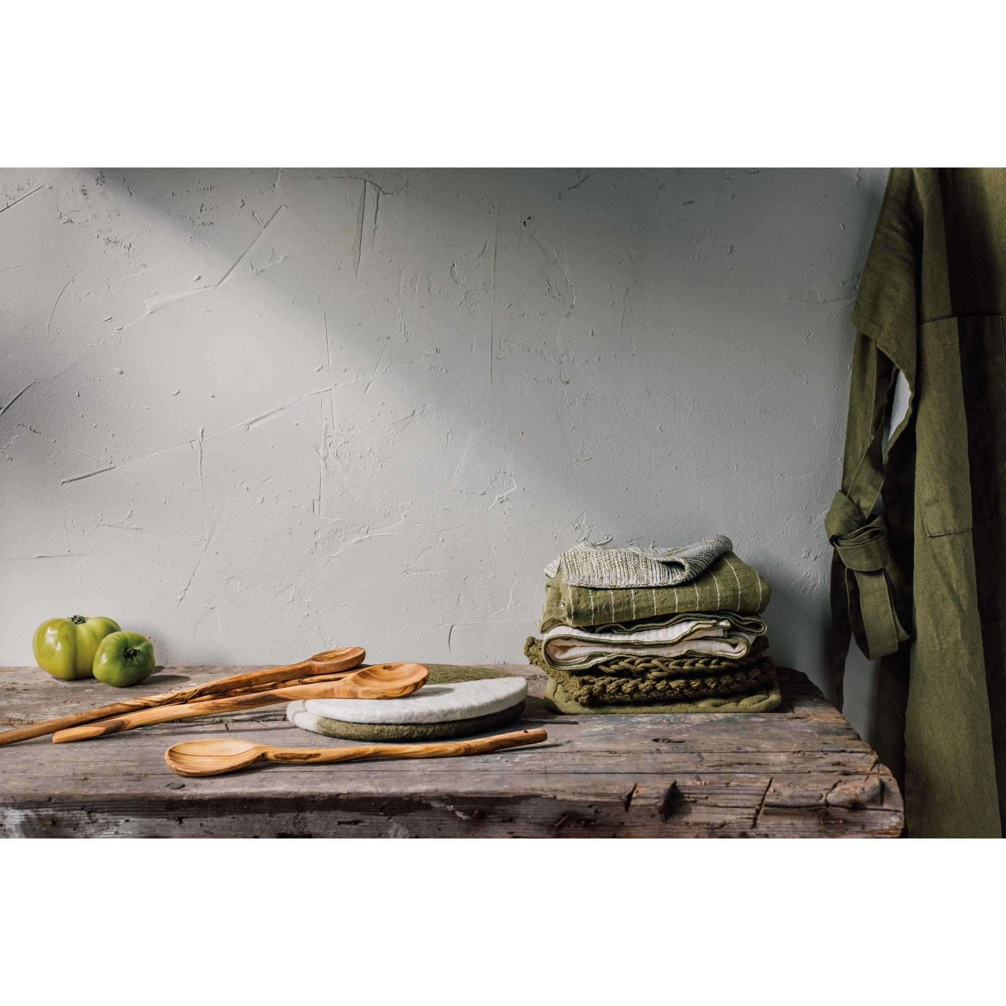 Handmade Felted Wool Trivet - Heat Resistant Olive Green Coaster (8 Inch) - Perfect for Hot Pots, Pans & Table Protection