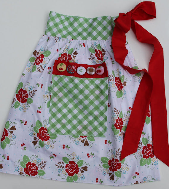 Lori Holt One Yard Apron Pattern Booklet - Easy DIY Sewing Guide for Kitchen, Crafting & Gardening Aprons | Perfect for Homemakers & DIY Enthusiasts