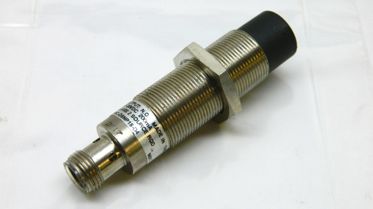 Allen Bradley 872C-D8NP18-D4 Proximity Sensor Switch 10-30V DC 8mm Sensing Range 18mm Thread - Industrial Automation & Machine Safety Applications