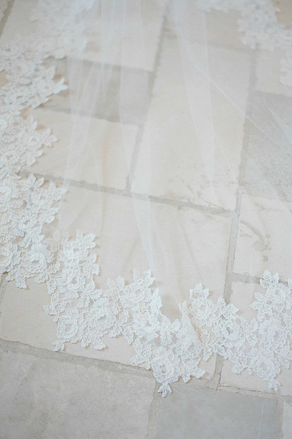 Elegant Lush Alencon French Lace One Tier Wedding Veil - Perfect for Bridal Ceremonies & Romantic Photos