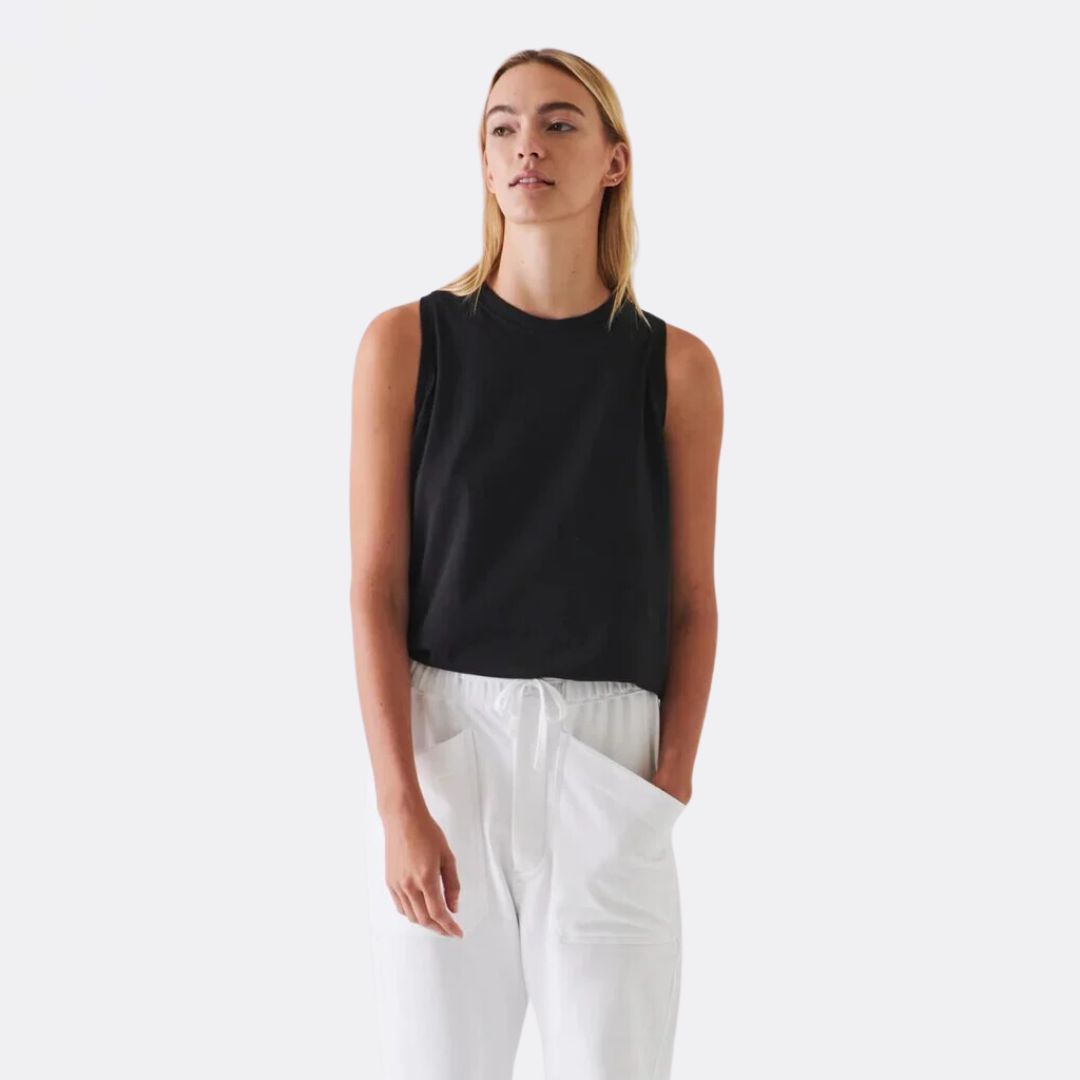 Stylish Boyfriend Crew Tank Top for Women - Soft & Comfortable Black Sleeveless Shirt - Perfect for Casual Outings, Beach Wear & Summer Fashion