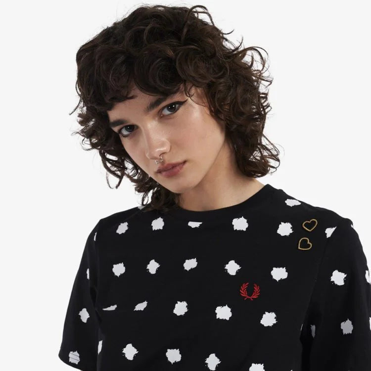 Amy Winehouse Black Spot Print T-Shirt | Vintage Music Fan Tee | Casual Wear & Concert Outfit