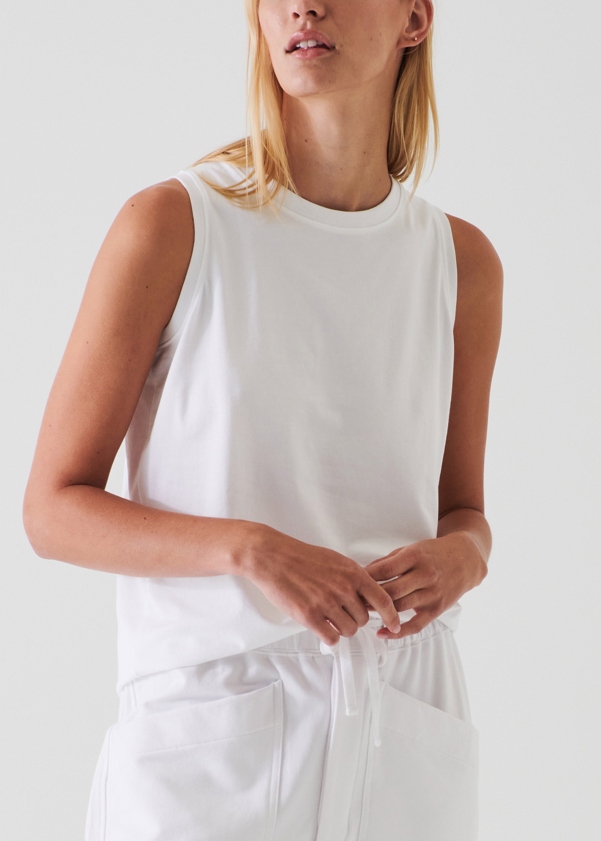 Stylish ICONIC BOYFRIEND FIT TANK Top for Women - Casual Loose Fit Summer T-Shirt - Perfect for Beach, Gym & Everyday Wear