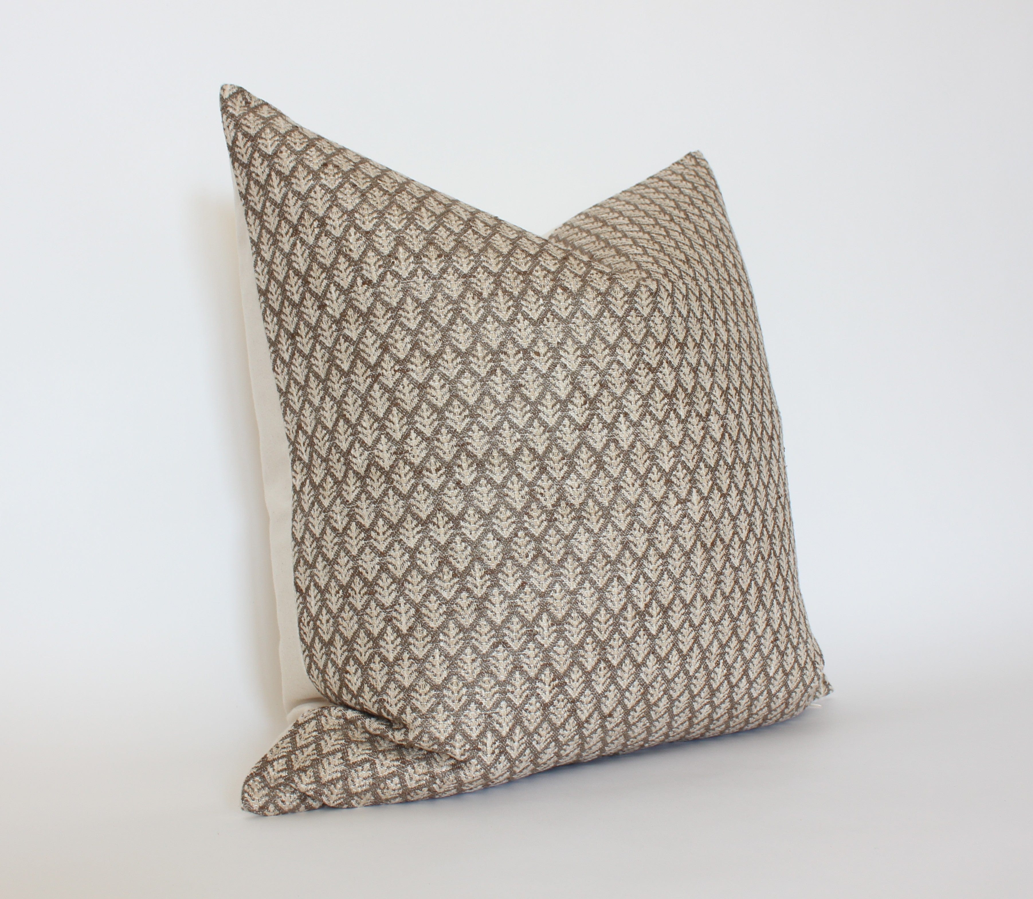 Decorative Fern Print Pillow Cover - Soft & Stylish Home Decor for Living Room, Bedroom, or Outdoor Use
