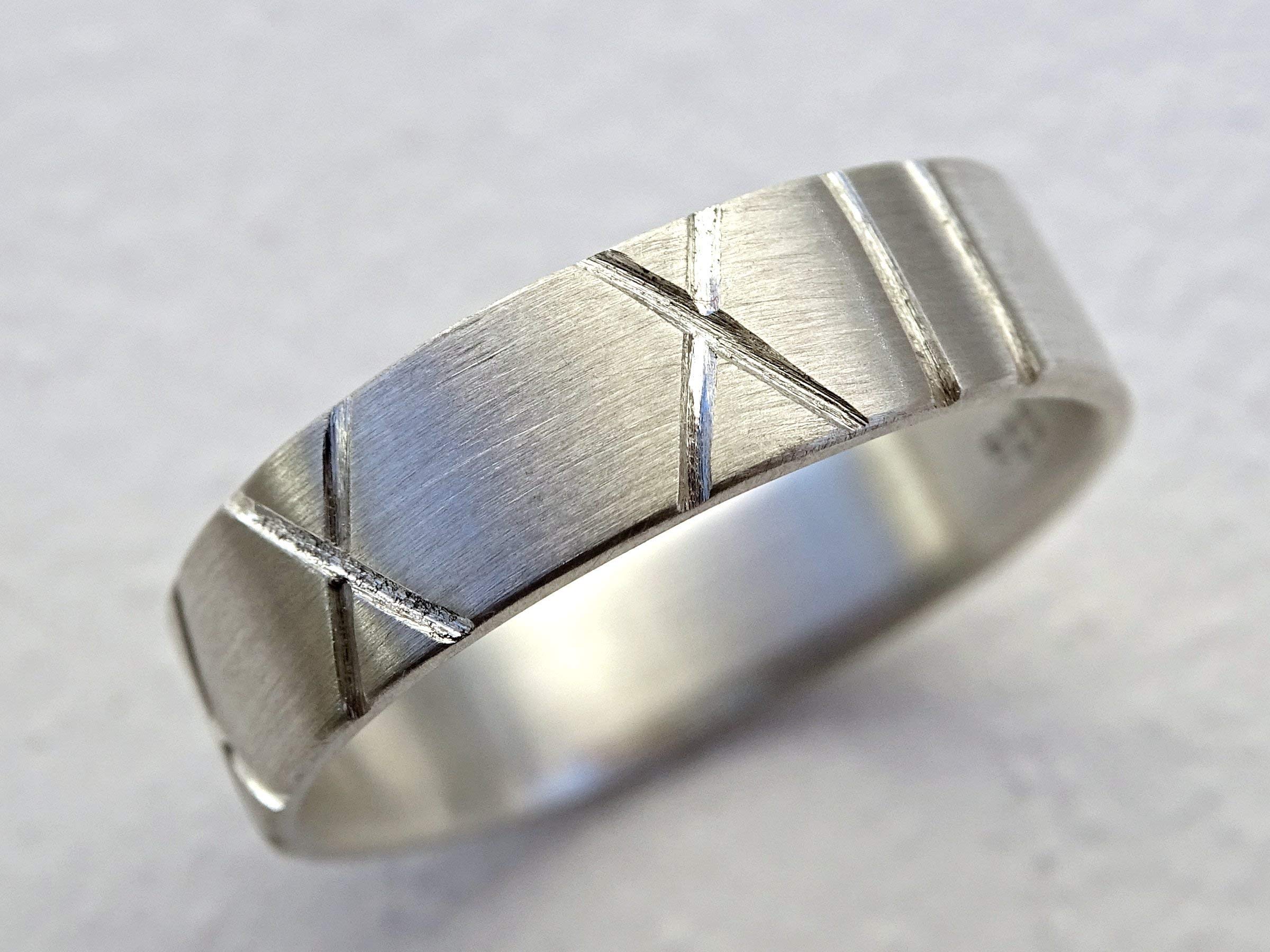 Custom Roman Numeral Wedding Band for Men - Personalized Silver Anniversary Ring with Engraved Date - Perfect for Weddings, Engagements & Special Occasions