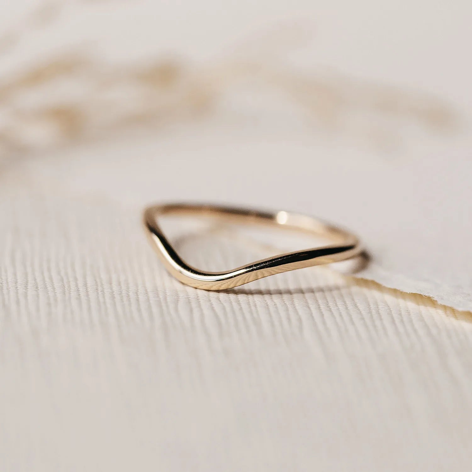14K White Gold Plain Wave Band Ring - Elegant & Minimalist Jewelry for Women, Perfect for Everyday Wear, Weddings & Special Occasions