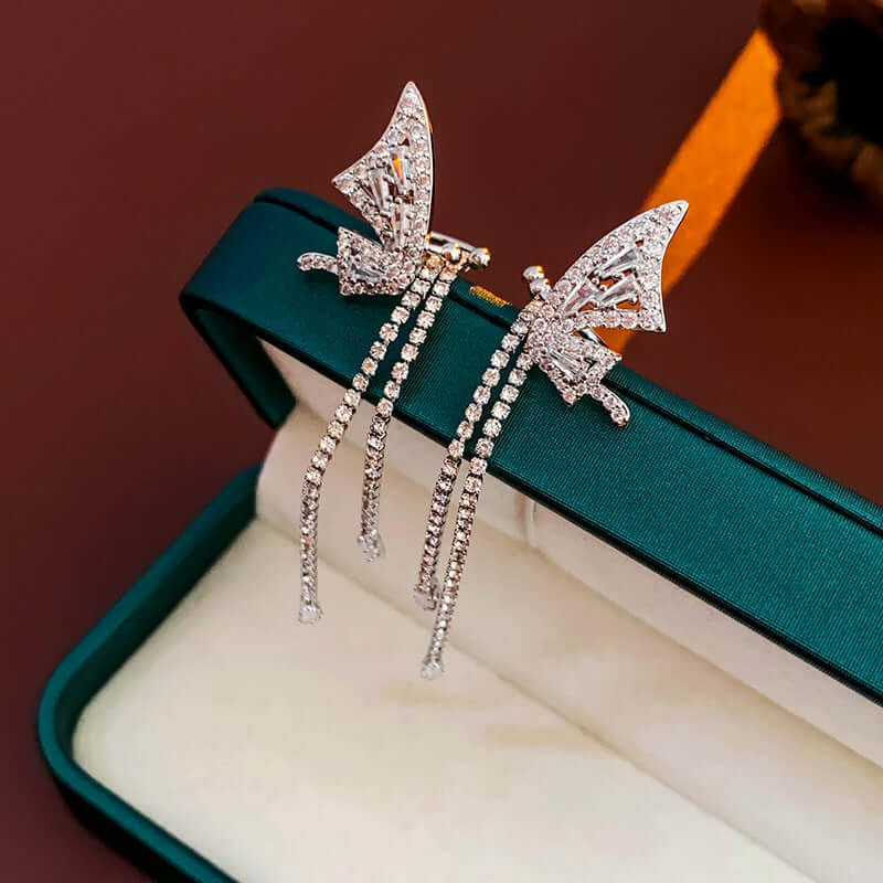 Sparkling Diamond No-Piercing Ear Cuff for Women - Elegant Clip-On Earrings for Parties & Weddings | HE17627
