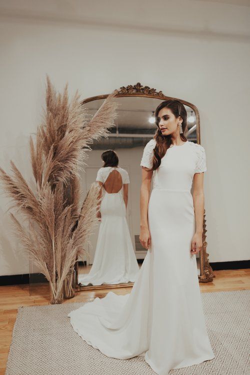 Sarah Seven Madison Sample Gown - Elegant Wedding Dress for Brides | Perfect for Beach Weddings, Garden Ceremonies & Formal Receptions