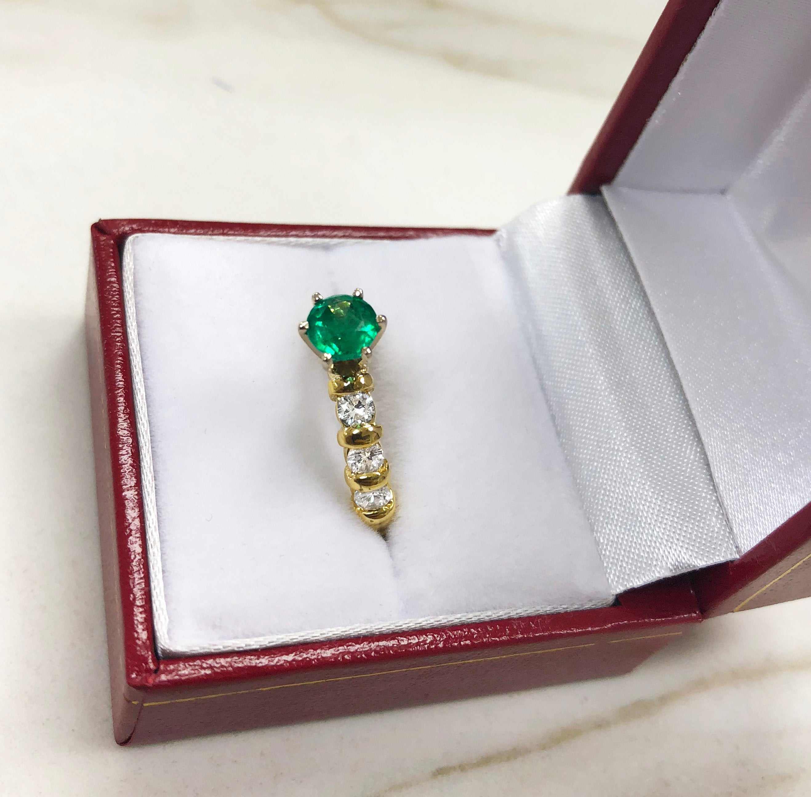 1.69tcw Round Emerald & Diamond Accent 18K Gold Engagement Ring for Women - Perfect for Proposals, Weddings & Anniversary Gifts