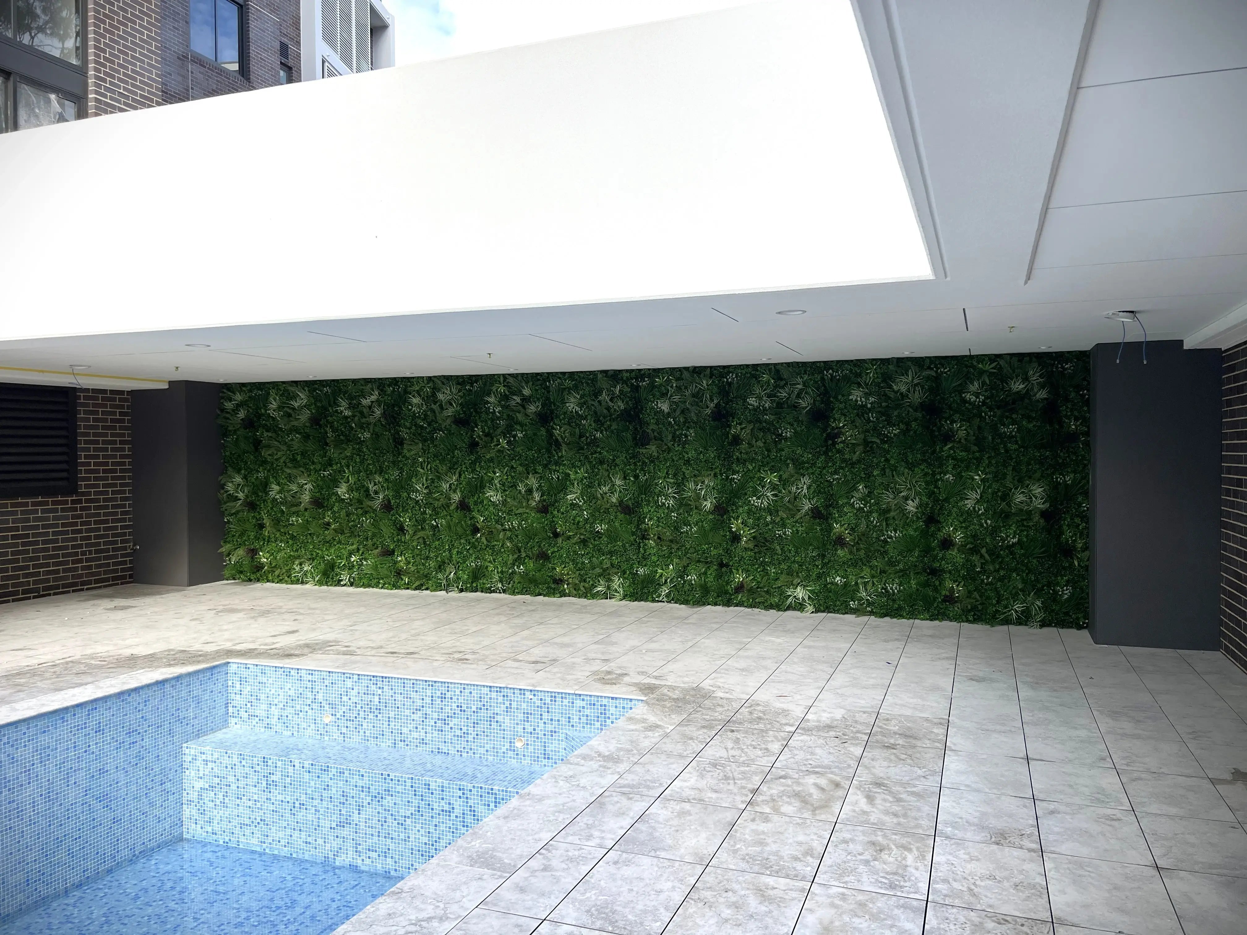 Premium 100x100cm UV-Resistant Artificial Vertical Garden Wall Panel - Luxury Fake Green Plant Decor for Indoor & Outdoor Spaces - Perfect for Balcony, Office, Patio, and Home Decoration