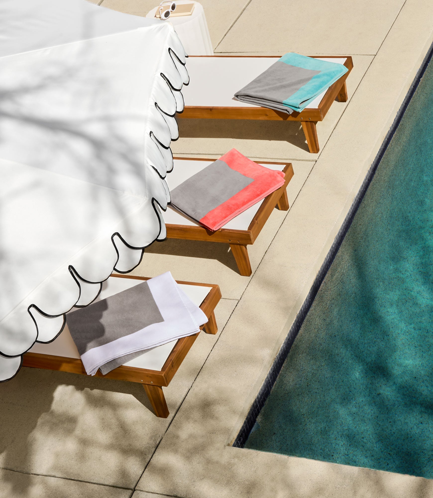 Premium Soleil Beach Towel - Extra Large, Soft & Quick-Dry - Perfect for Pool, Beach, Vacation & Outdoor Activities