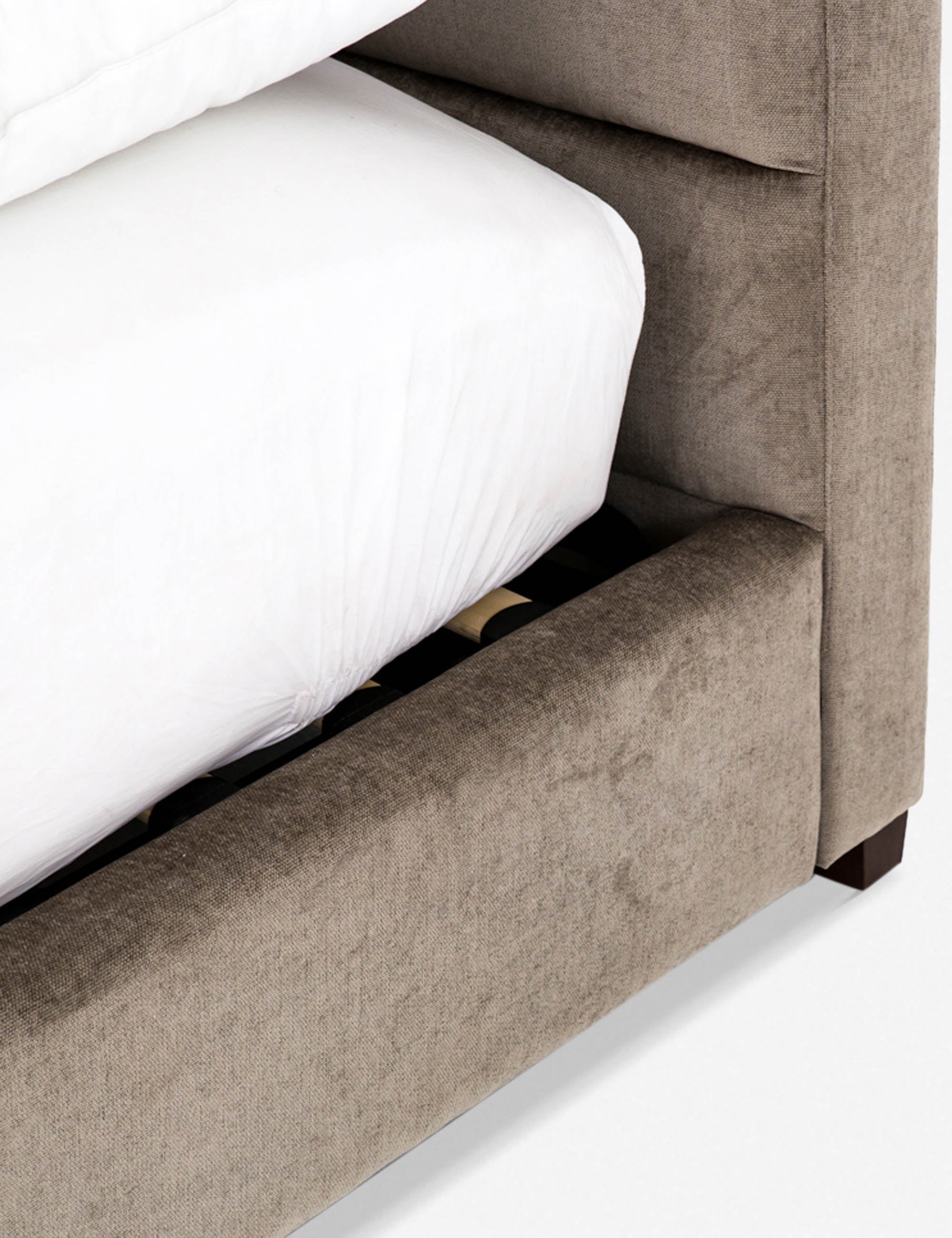 Delicia Modern Platform Bed Frame - Queen Size, Sturdy Wooden Slat Support, Easy Assembly - Perfect for Bedroom, Guest Room & Small Spaces