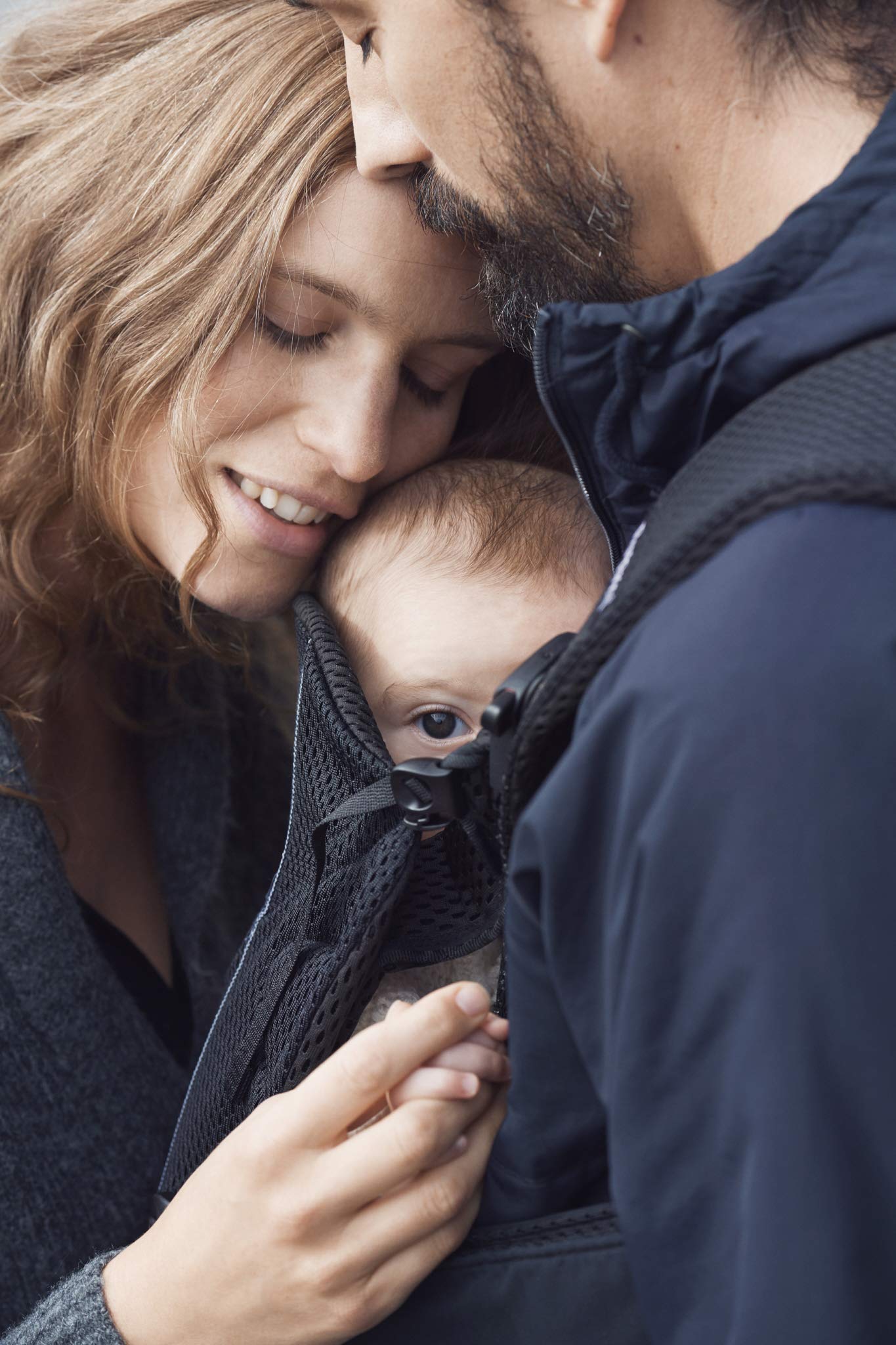 BabyBjörn New Baby Carrier One Air 2019 Edition - Breathable Mesh Baby Carrier in Black, One Size (098025US) | Ergonomic Design for Newborns to Toddlers | Perfect for Outdoor Walks, Shopping & Travel