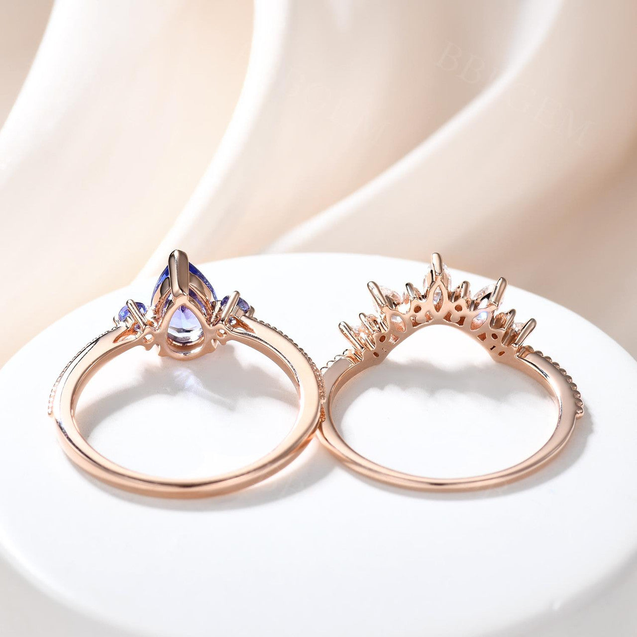 Three Stone Pear Cut Tanzanite Engagement Ring Set in 18k Gold with Moissanite Matching Band – Perfect for Proposals, Anniversaries & Bridal Jewelry