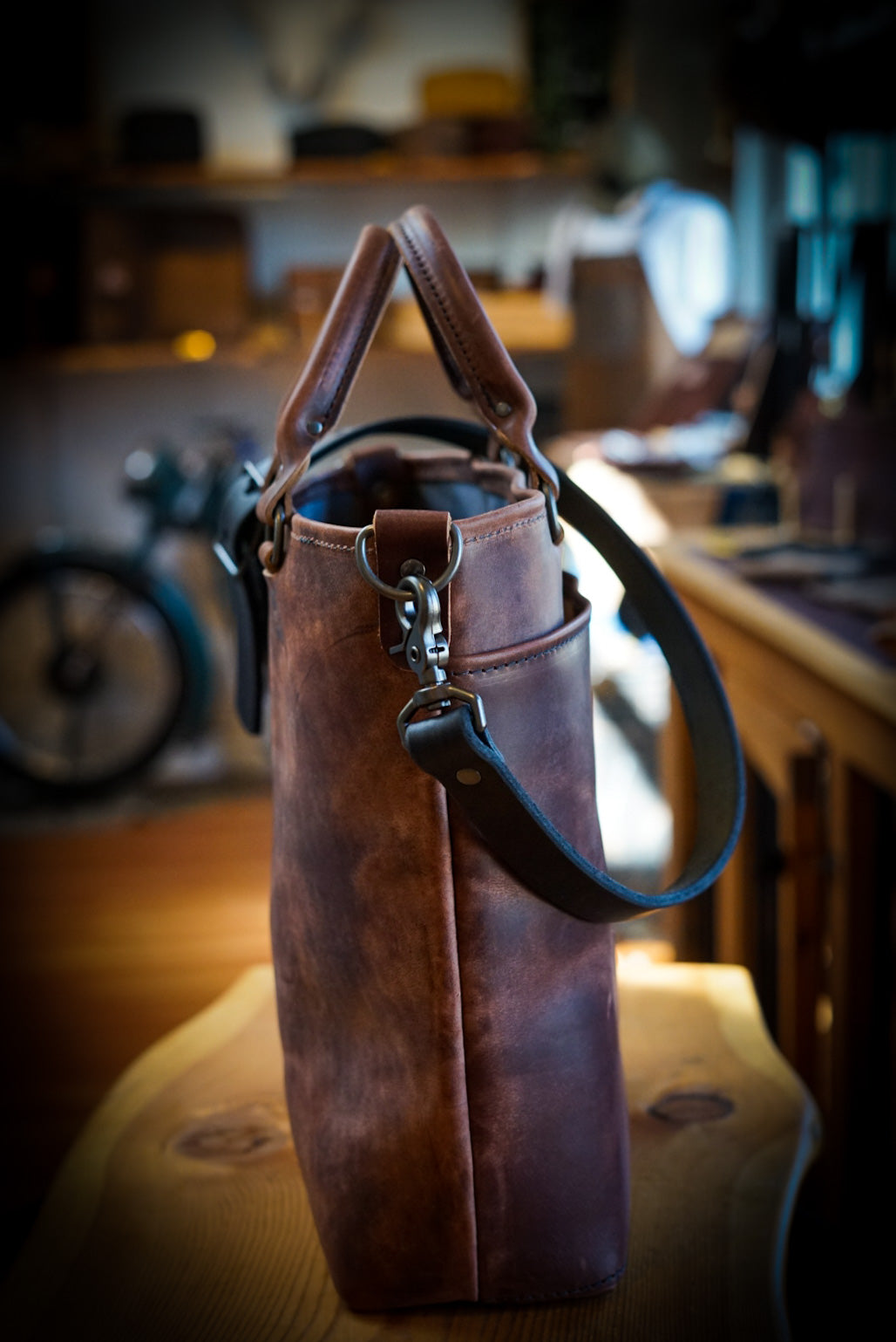 Stylish Brown Leather Handbag for Women - Durable & Fashionable Crossbody Purse - Perfect for Work, Travel & Everyday Use