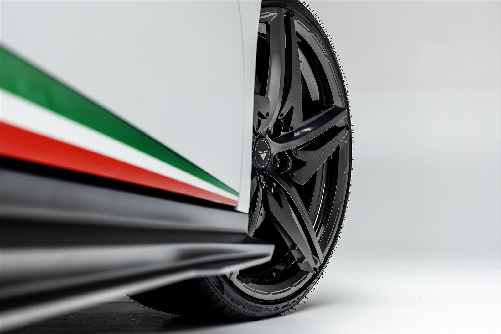 Lamborghini Huracan EVO 2WD Monza Aero Program CB 01 - High Performance Sports Car for Racing Enthusiasts | Perfect for Track Days and Supercar Events