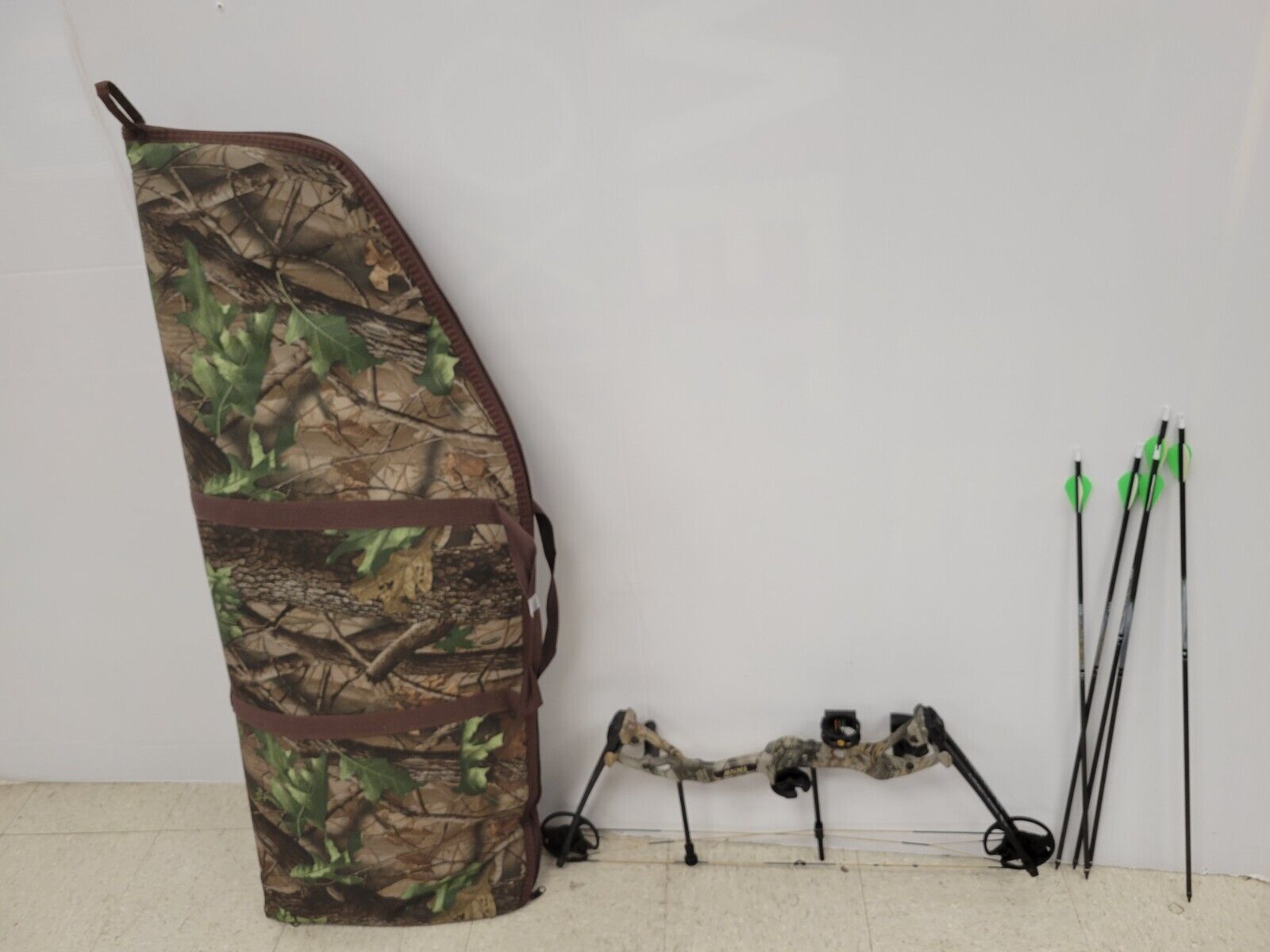 Bear Limitless Compound Bow for Hunting & Target Practice - High Performance Archery Equipment for Adults & Youth - Perfect for Outdoor Sports, Competition & Recreation